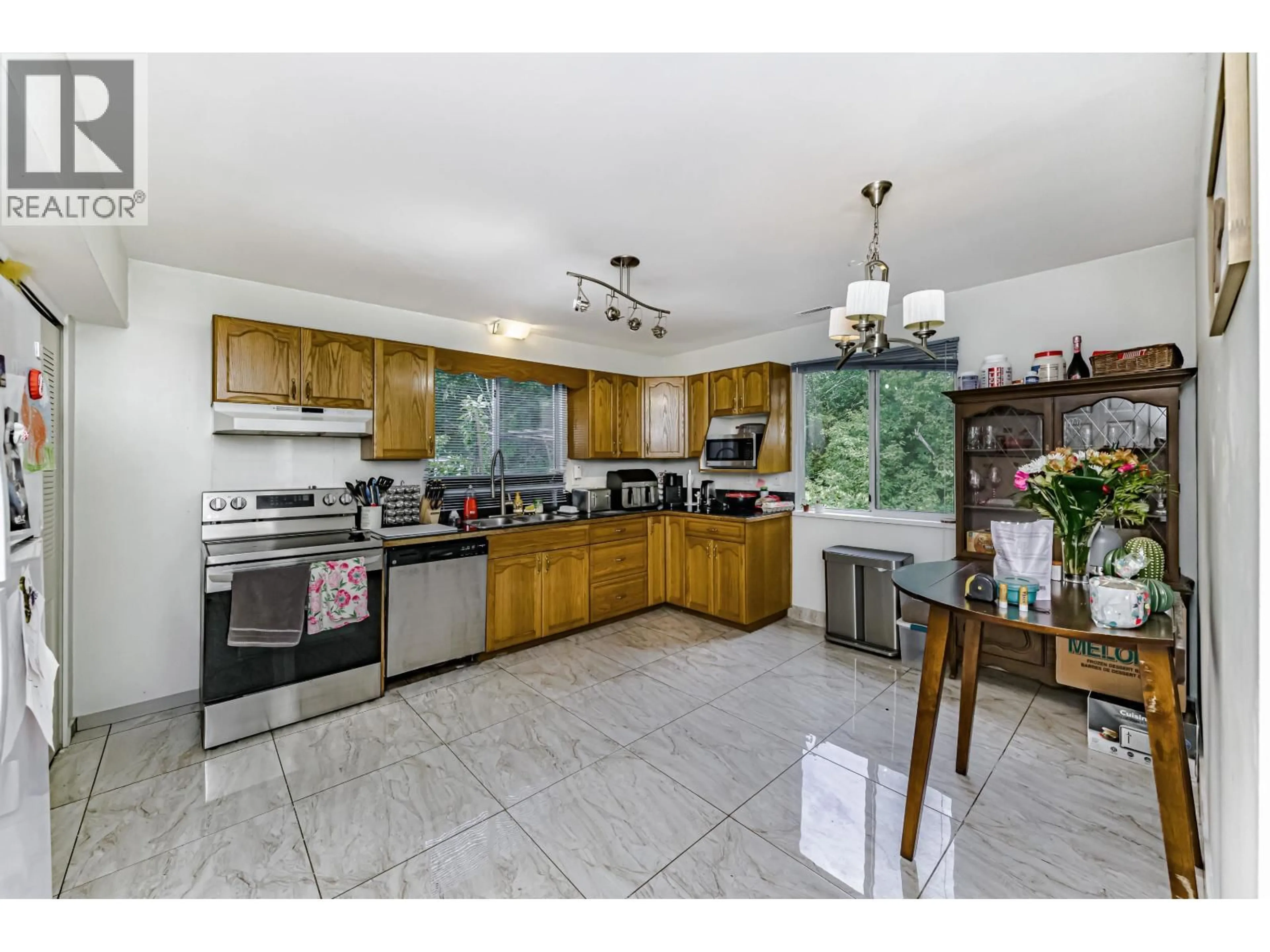 Open concept kitchen, ceramic/tile floor for 2025 POEL PLACE, Port Coquitlam British Columbia V3C5H9
