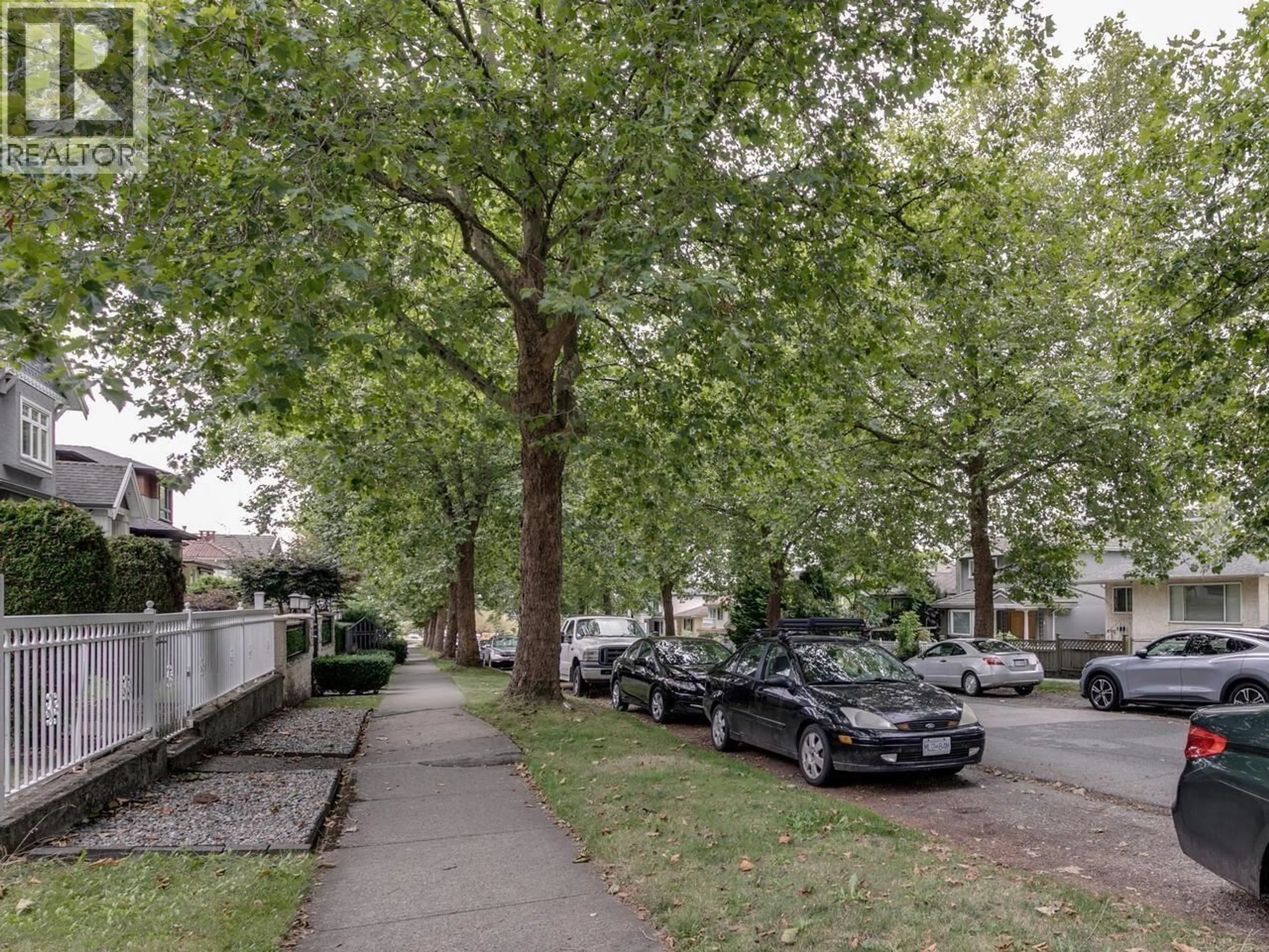 A pic from outside/outdoor area/front of a property/back of a property/a pic from drone, street for 6740 CULLODEN STREET, Vancouver British Columbia V5X4J4
