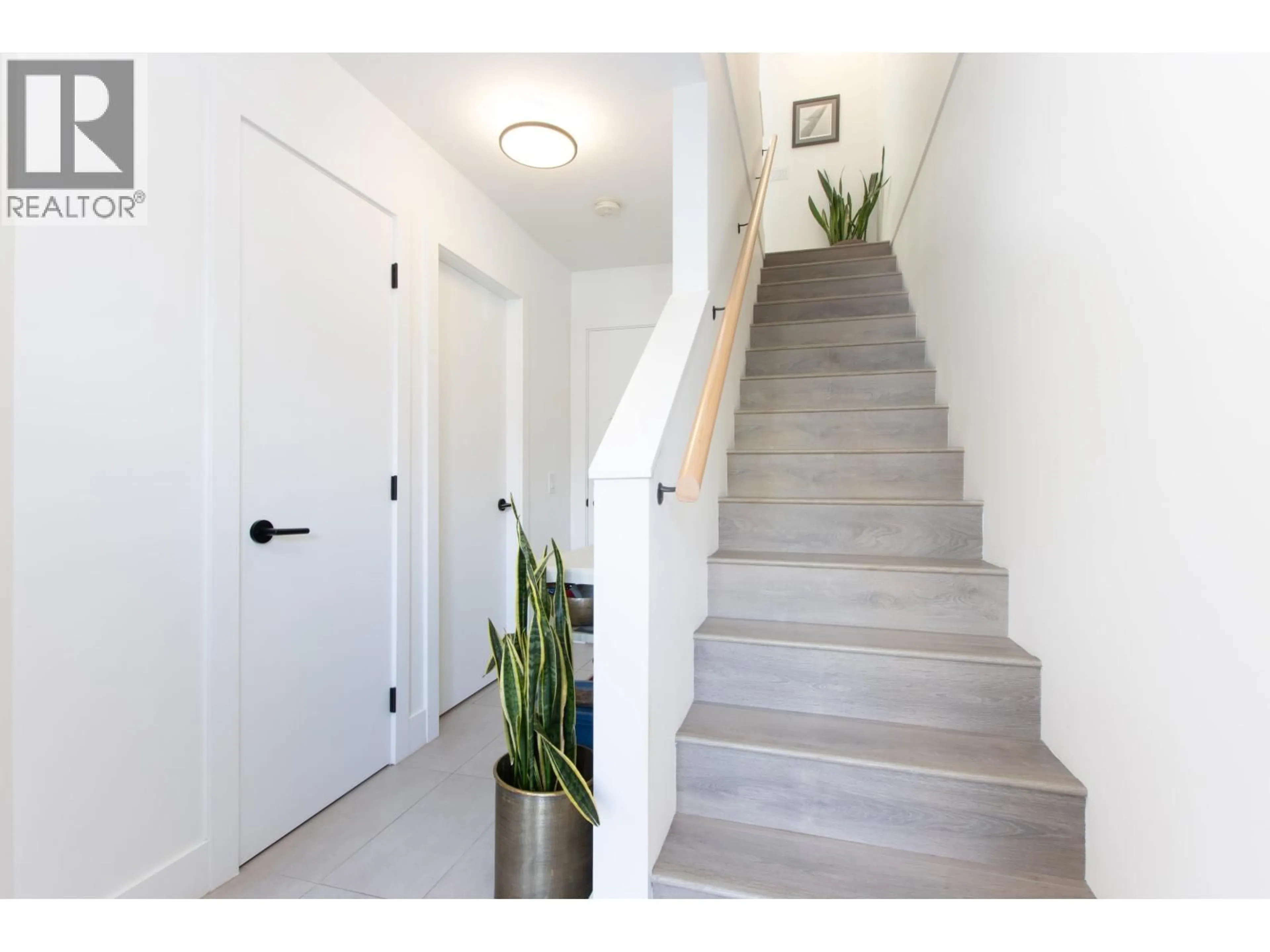 Indoor entryway for 38024 KEEL WAY, Squamish British Columbia V8B2A1