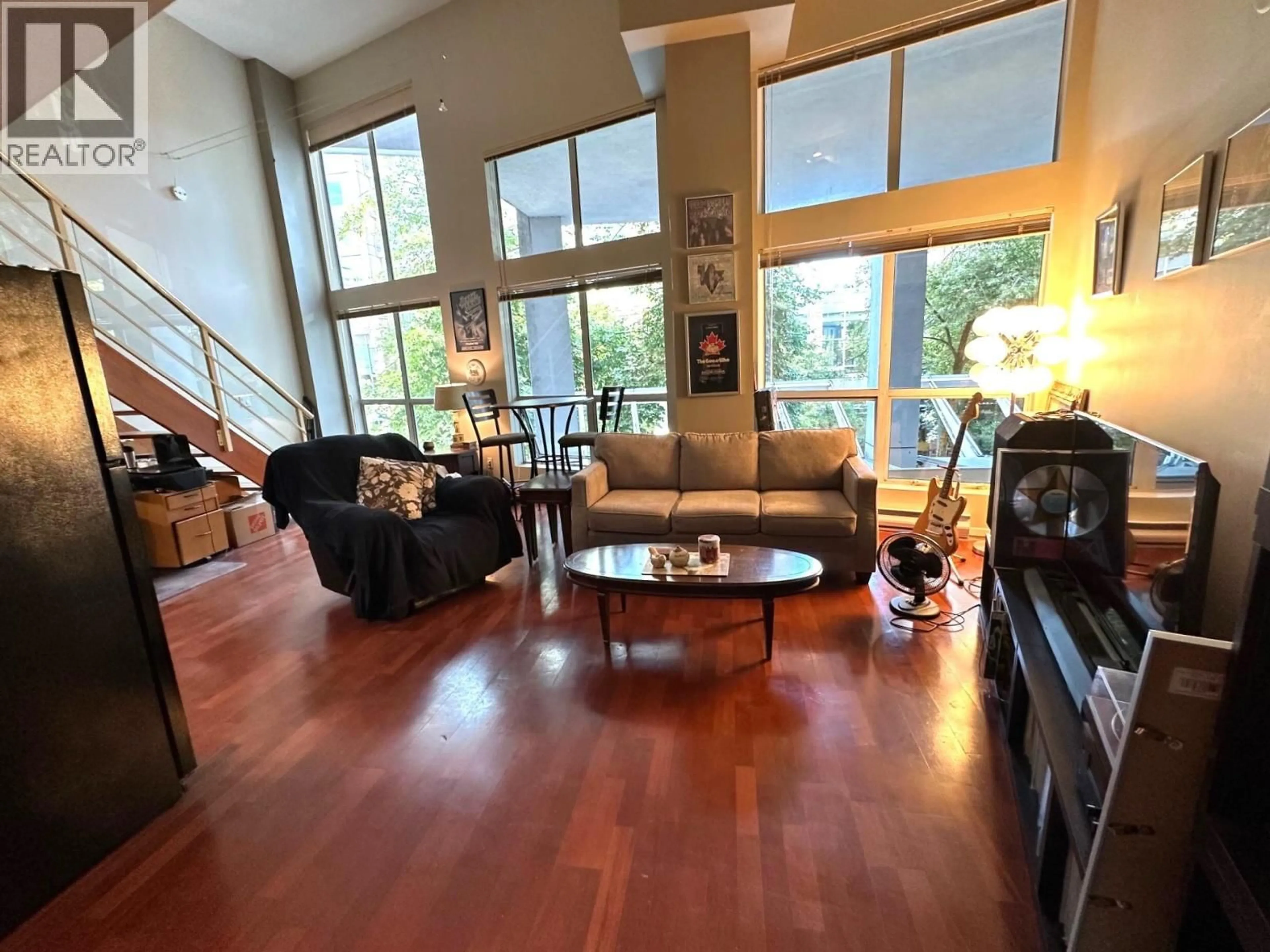 Living room with furniture, unknown for 217 - 933 SEYMOUR STREET, Vancouver British Columbia V6B6L6