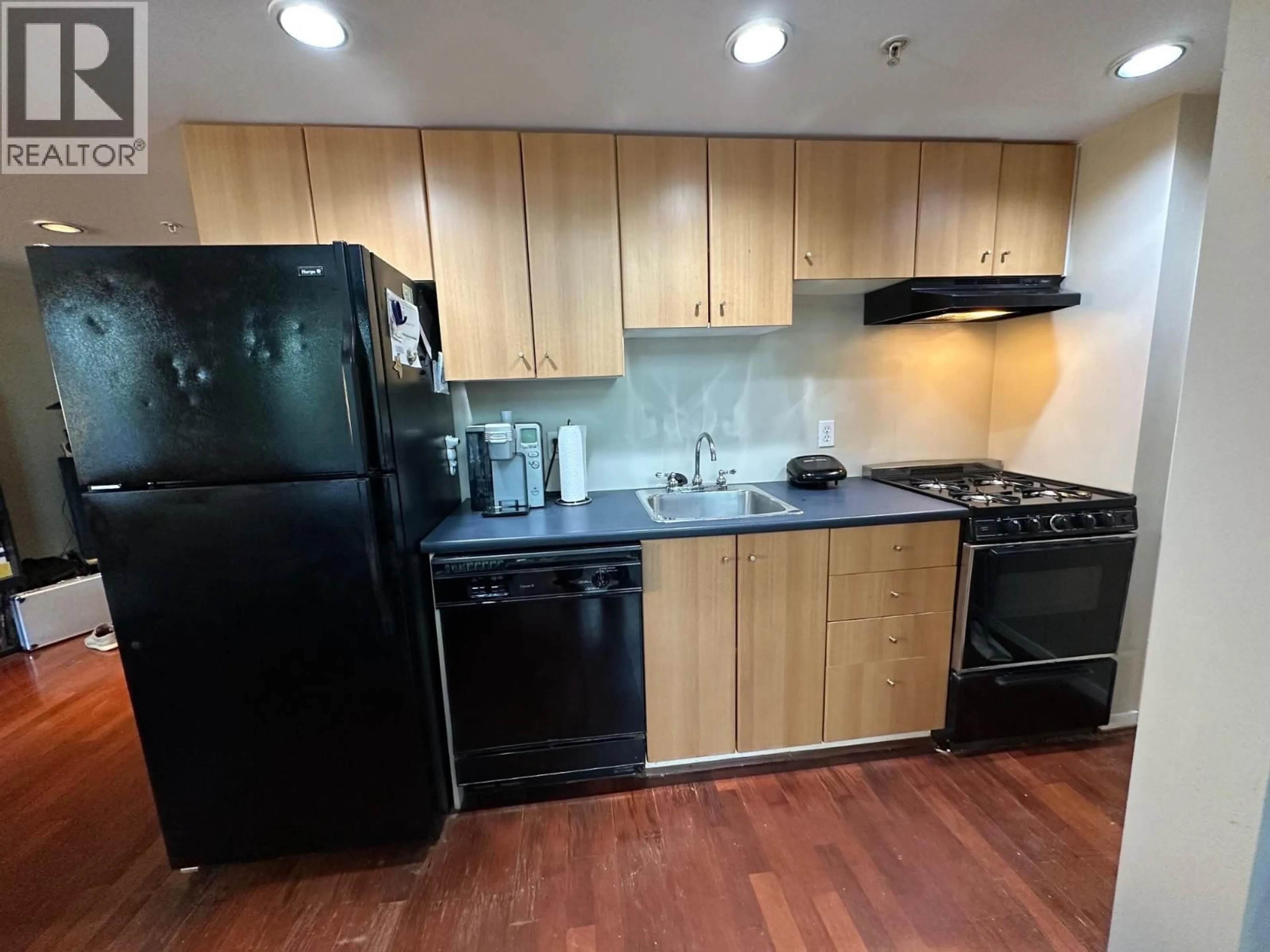 Standard kitchen, unknown for 217 - 933 SEYMOUR STREET, Vancouver British Columbia V6B6L6