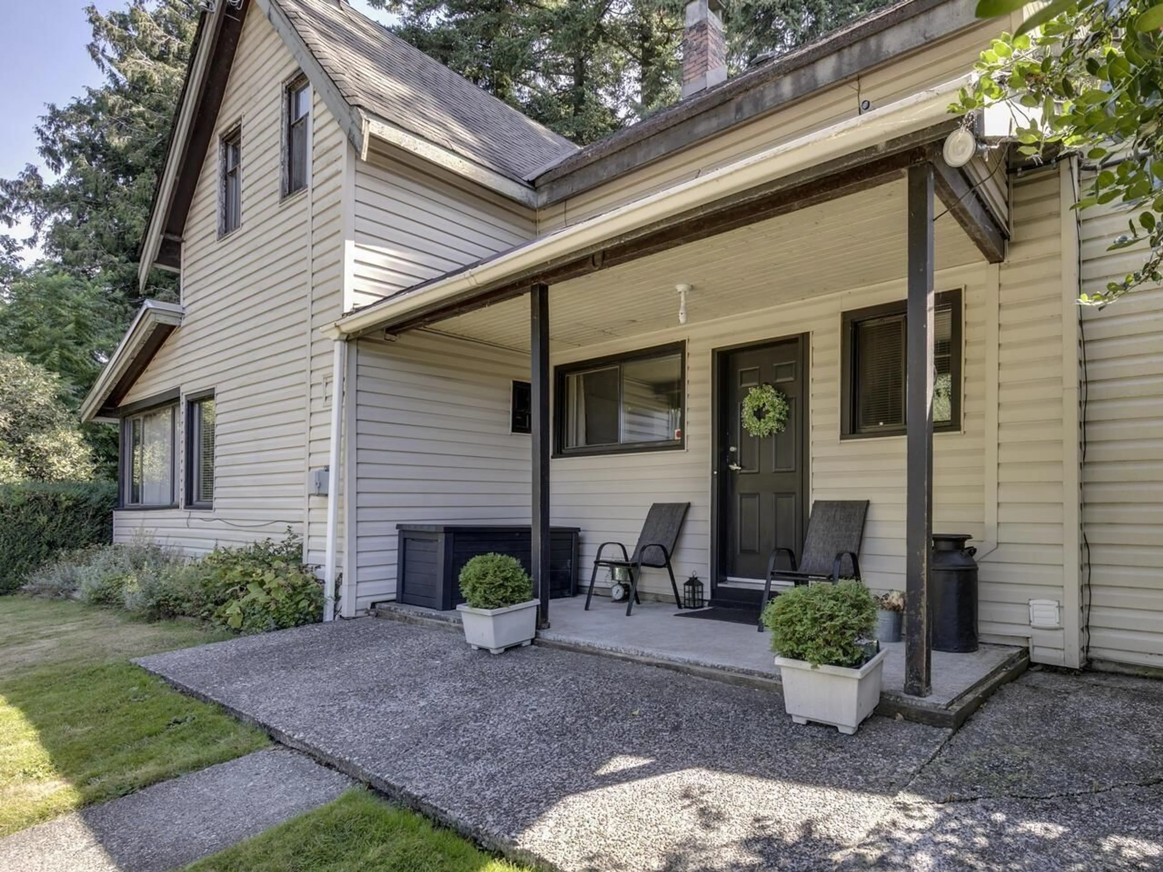 Home with vinyl exterior material, street for 8153 RIVER SOUTH, Mission British Columbia V0M1H0