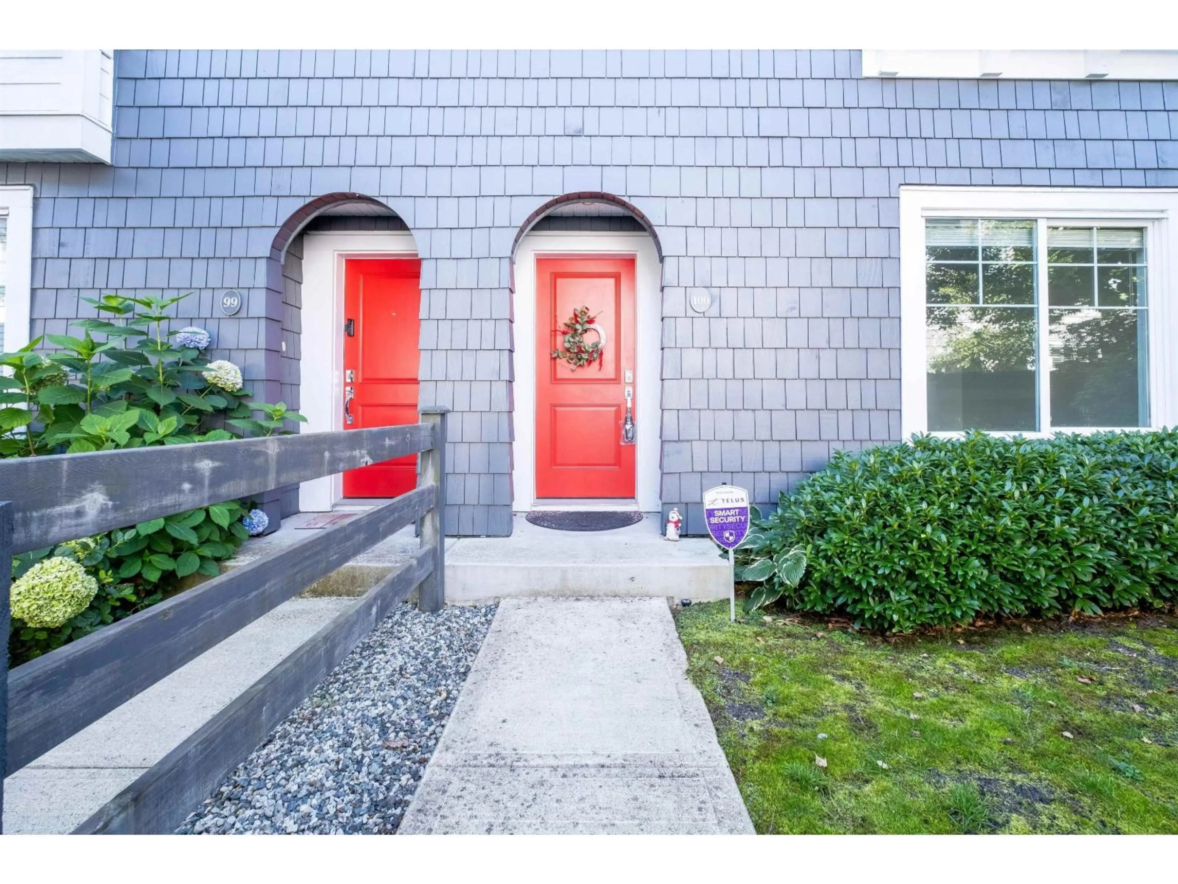 Indoor entryway for 100 - 15268 28, Surrey British Columbia V3W4E6