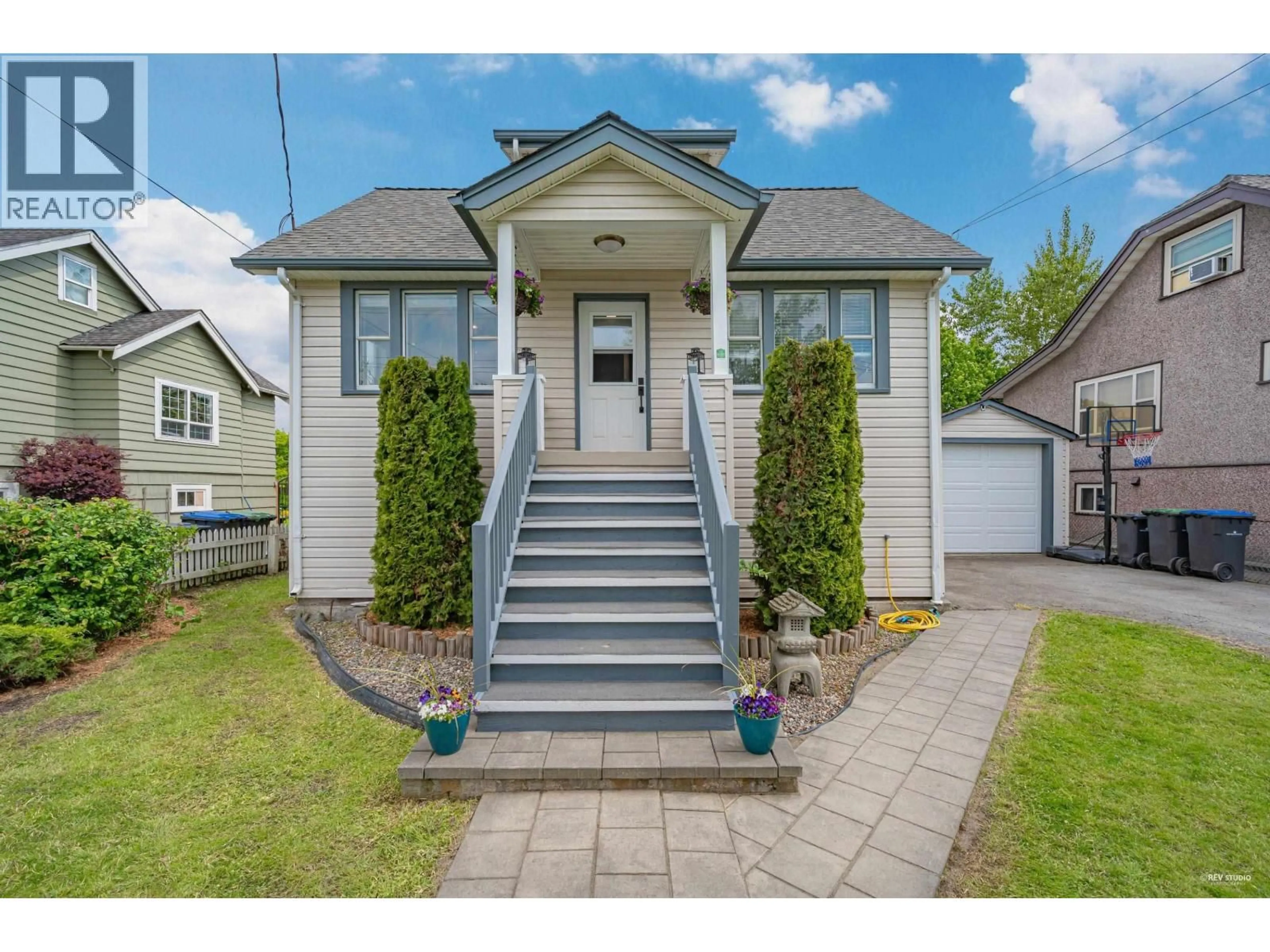 Home with vinyl exterior material, street for 235 PEMBINA STREET, New Westminster British Columbia V3M5J3