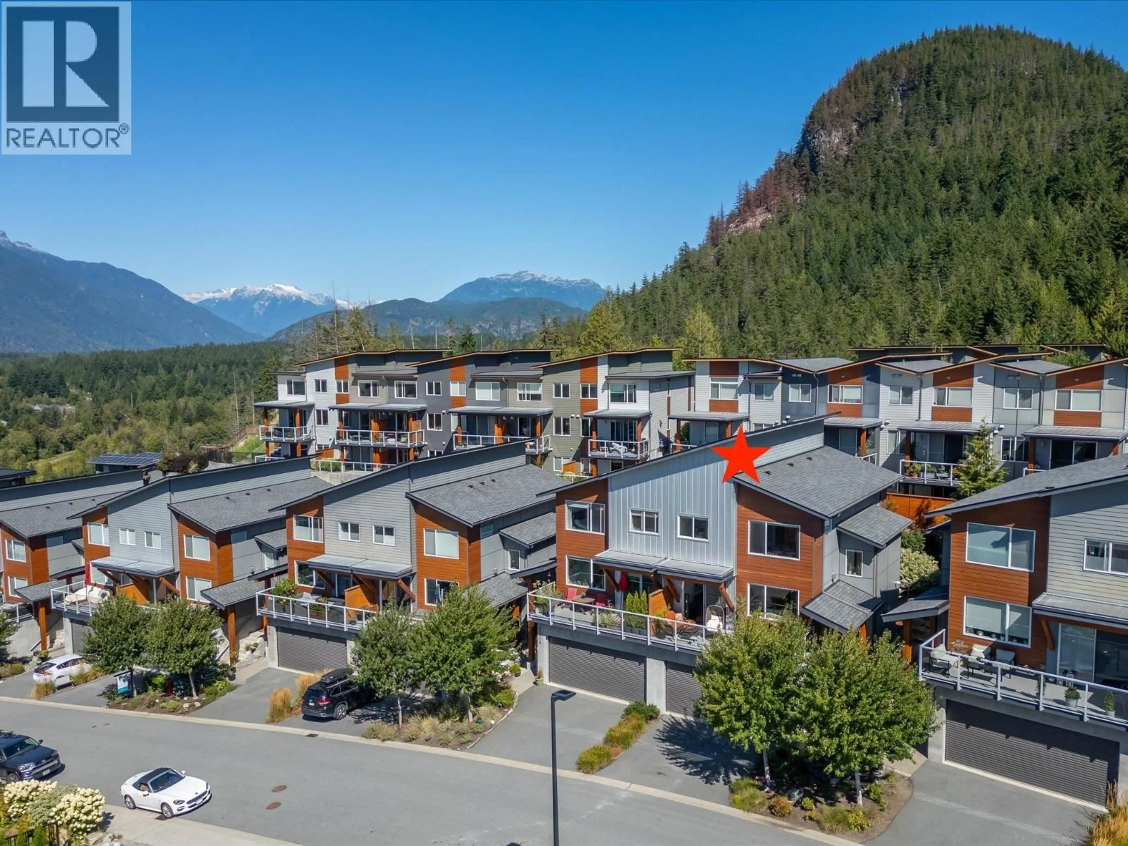 A pic from outside/outdoor area/front of a property/back of a property/a pic from drone, mountain view for 41312 HORIZON DRIVE, Squamish British Columbia V8B0Y7