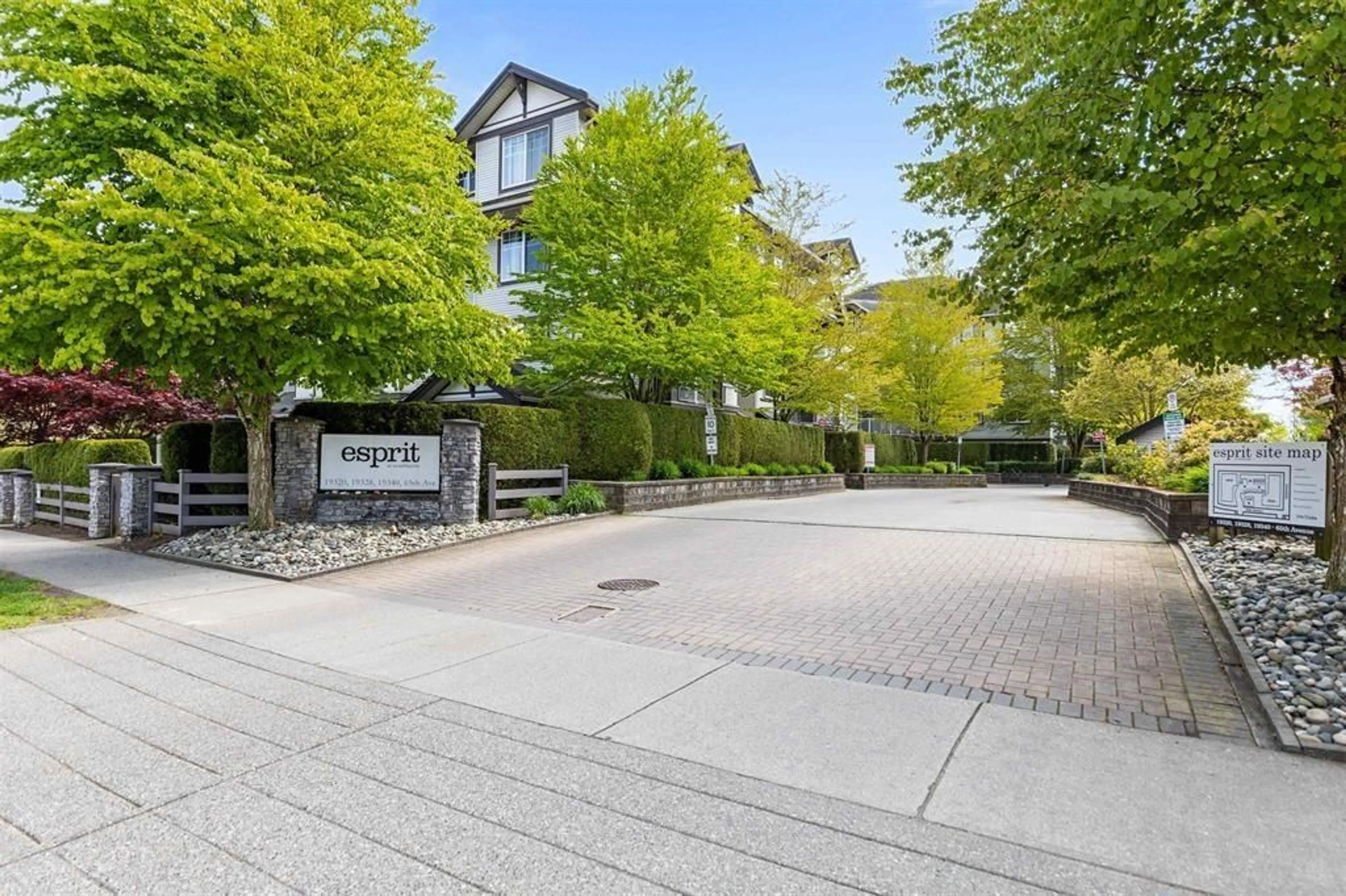Patio, street for 305 - 19340 65, Surrey British Columbia V4N0A3