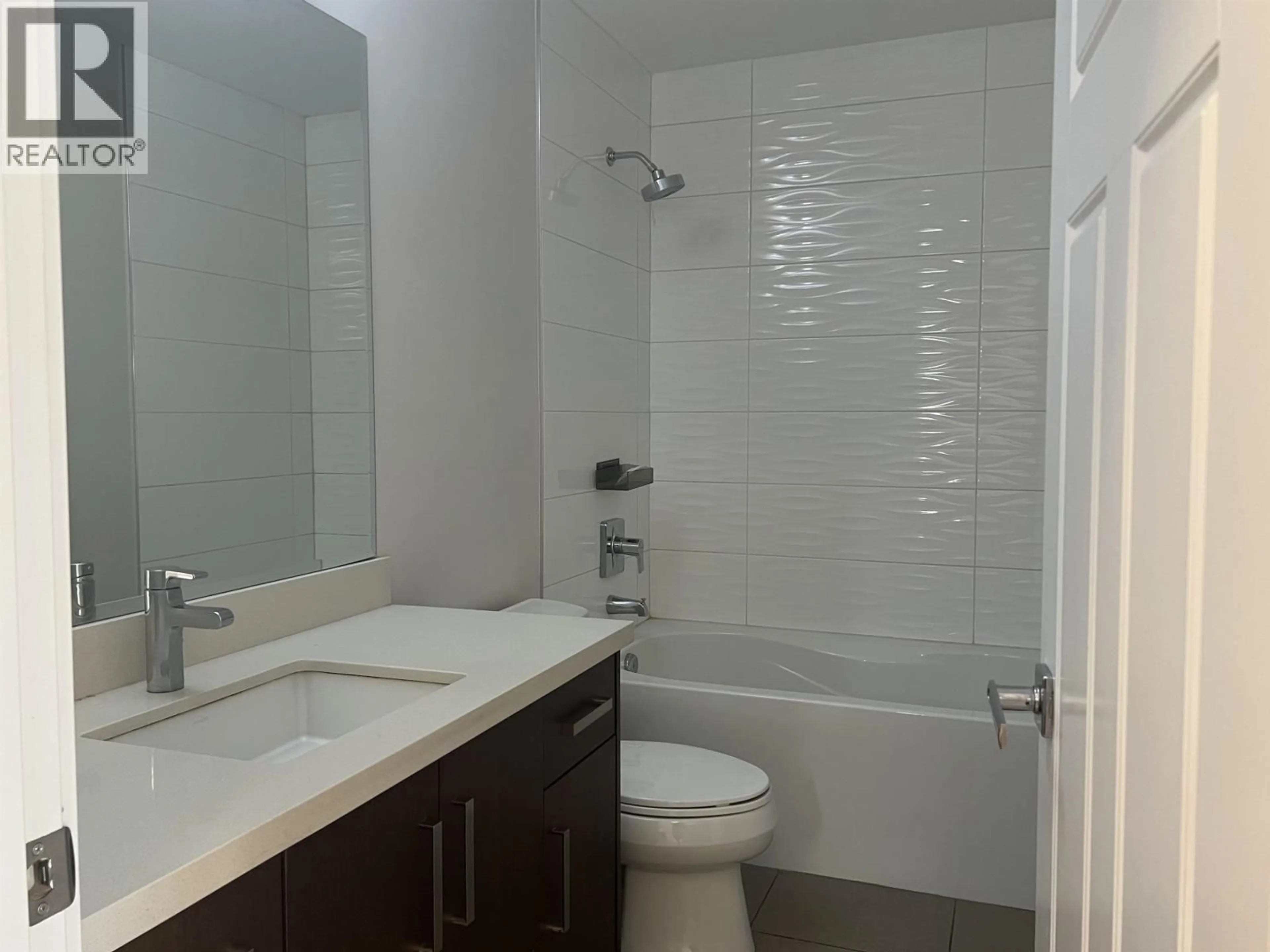 Standard bathroom, unknown for 205 - 5288 BERESFORD STREET, Burnaby British Columbia V5J1H9