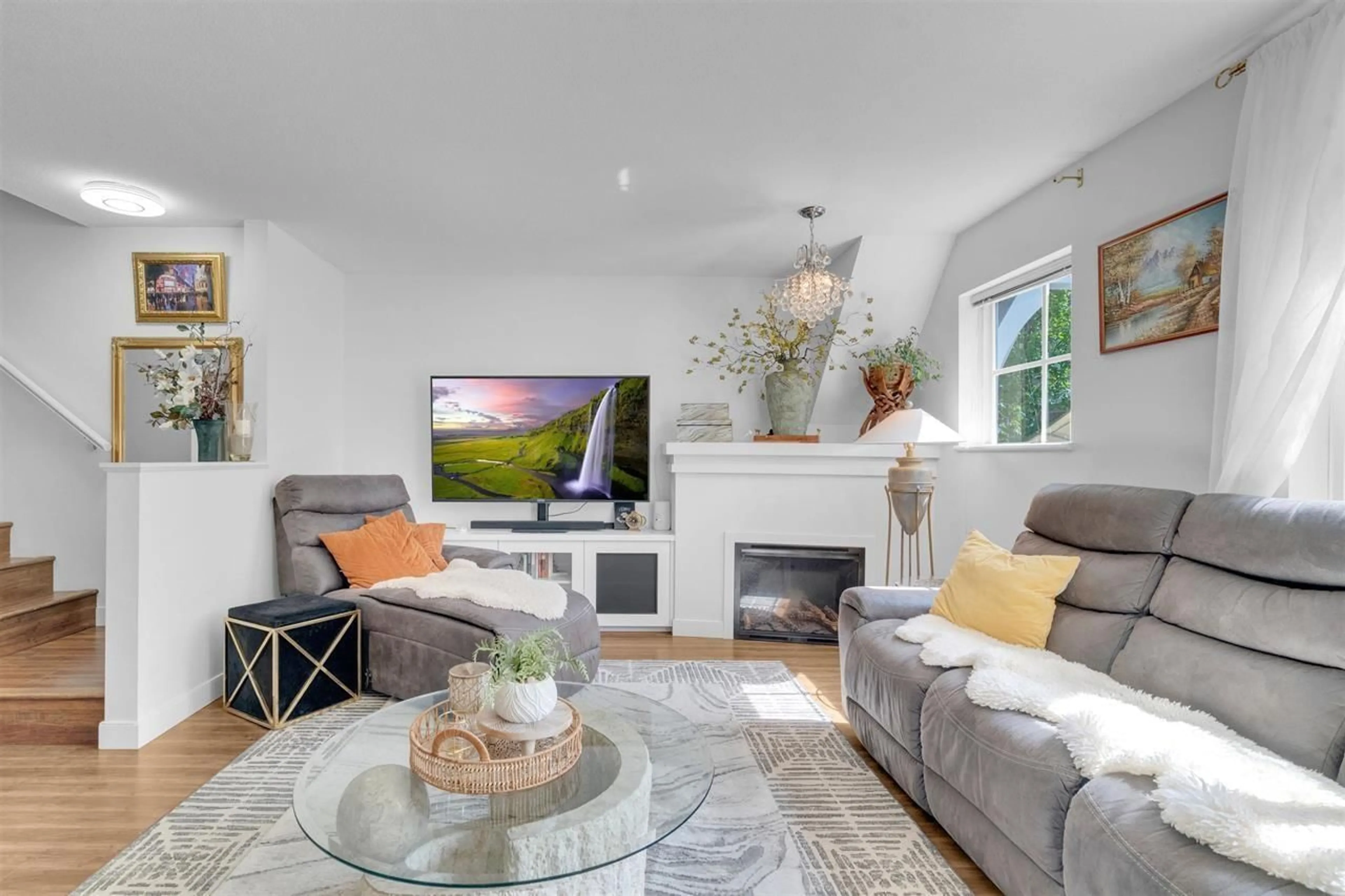 Living room with furniture, unknown for 108 - 15175 62A, Surrey British Columbia V3S1X1