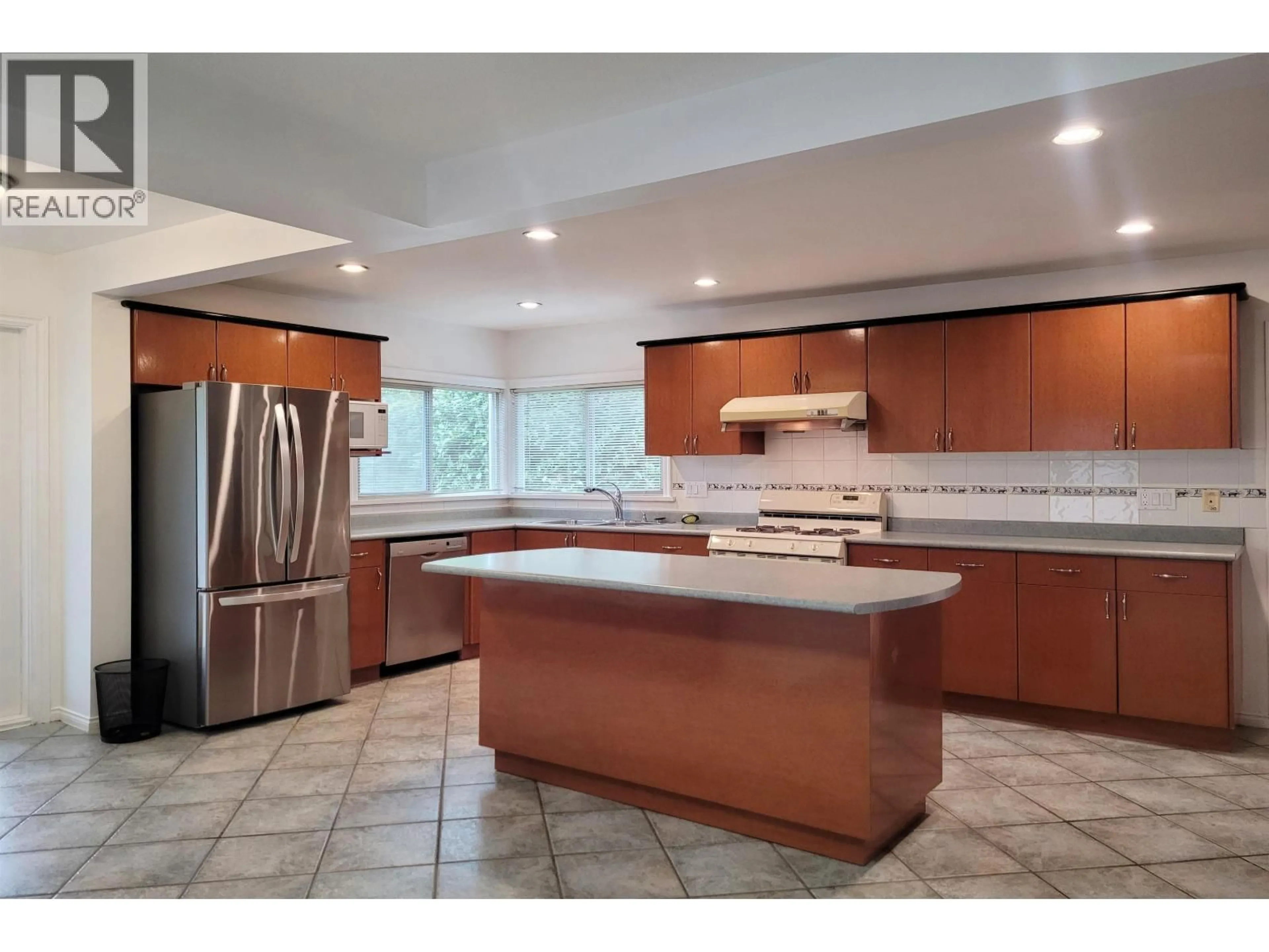 Open concept kitchen, ceramic/tile floor for 1467 58TH AVENUE, Vancouver British Columbia V6P1W4