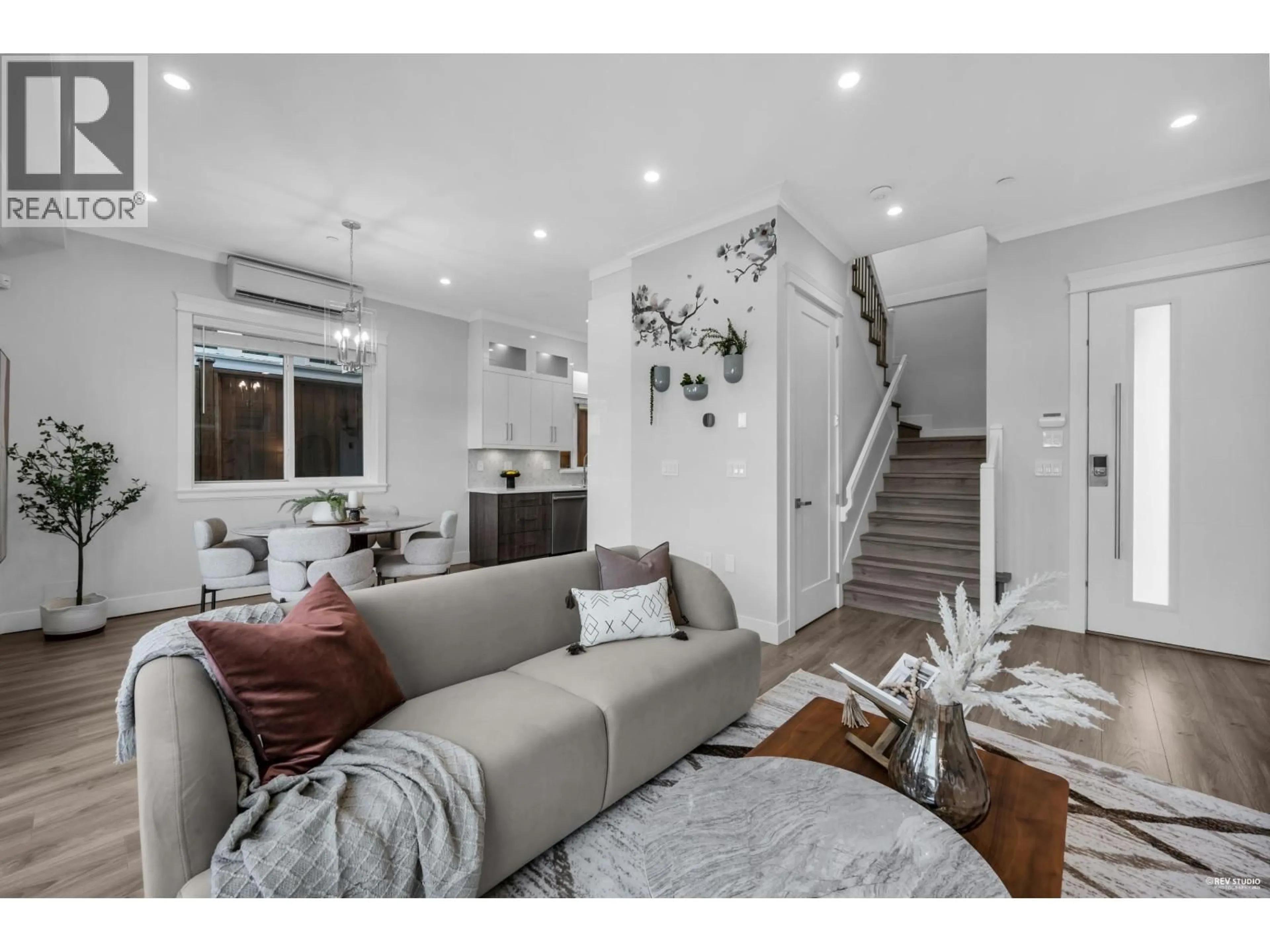 Living room with furniture, unknown for 4586 DUMFRIES STREET, Vancouver British Columbia V5N3T2
