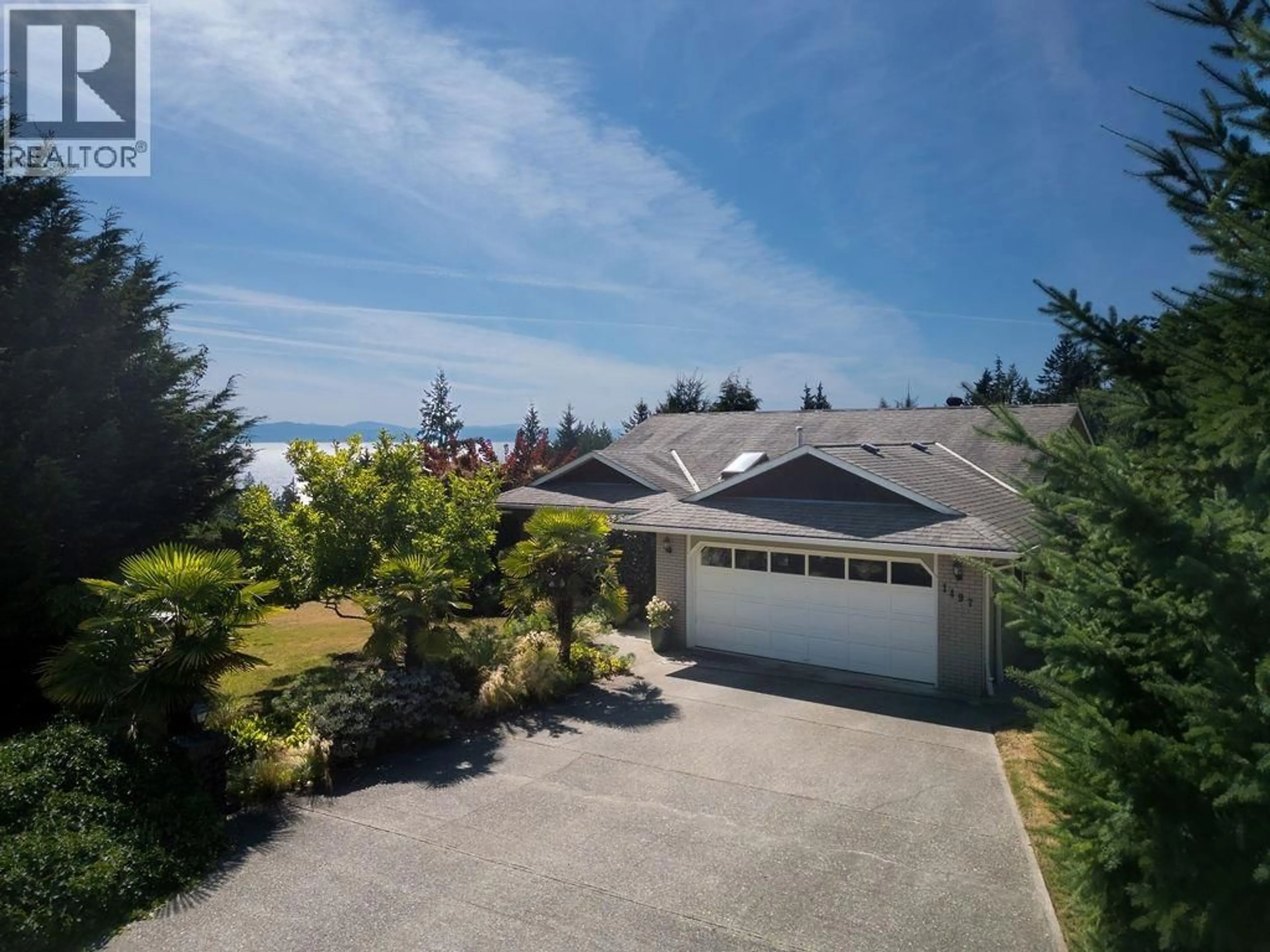 A pic from outside/outdoor area/front of a property/back of a property/a pic from drone, unknown for 1497 ISLANDVIEW DRIVE, Gibsons British Columbia V0N1V5