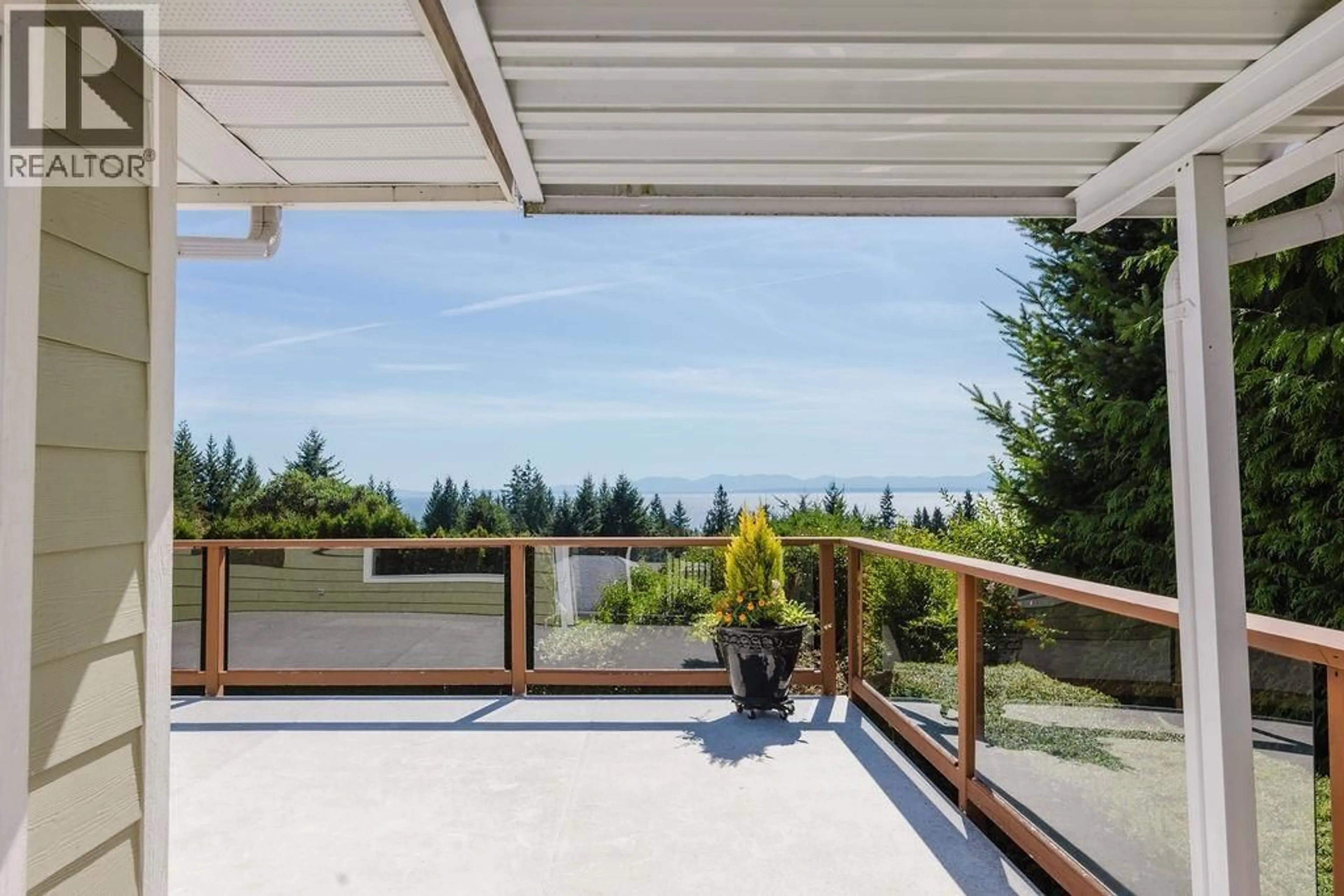 Patio, mountain view for 1497 ISLANDVIEW DRIVE, Gibsons British Columbia V0N1V5