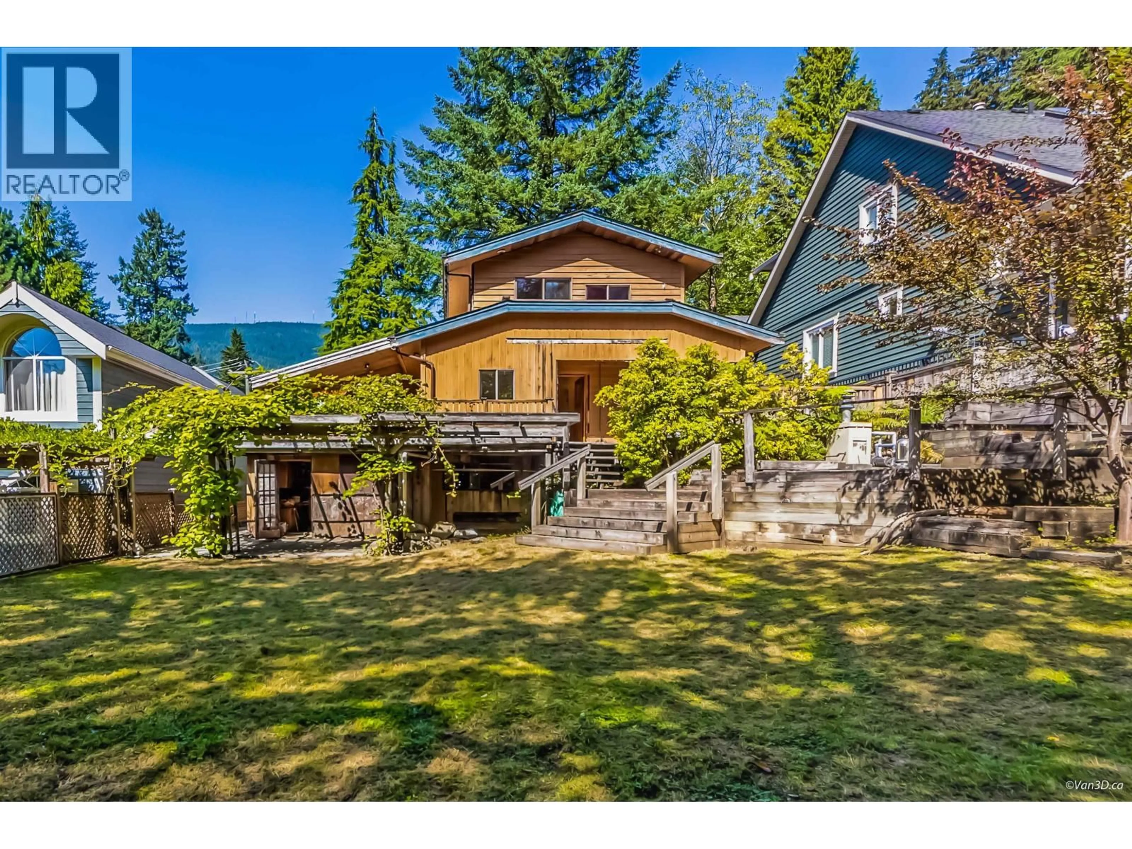A pic from outside/outdoor area/front of a property/back of a property/a pic from drone, mountain view for 4585 RAEBURN STREET, North Vancouver British Columbia V7G1K3