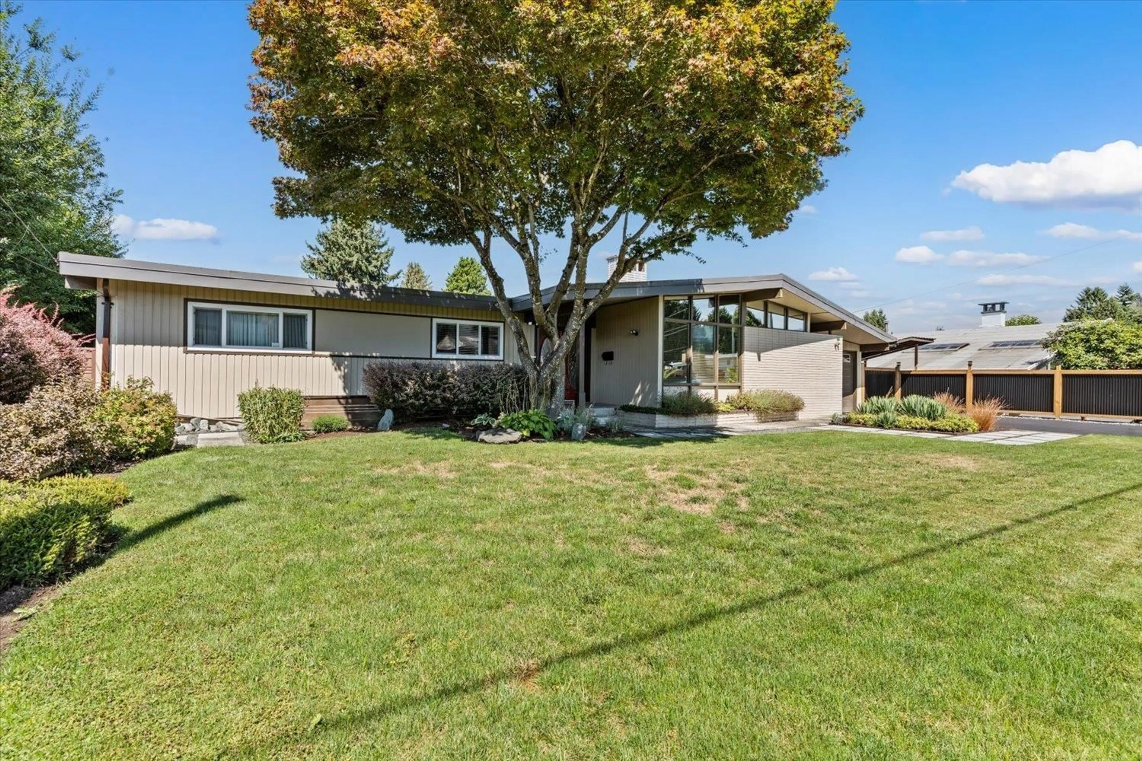 A pic from outside/outdoor area/front of a property/back of a property/a pic from drone, street for 46661 MACKEN AVENUE, Chilliwack British Columbia V2P3B9