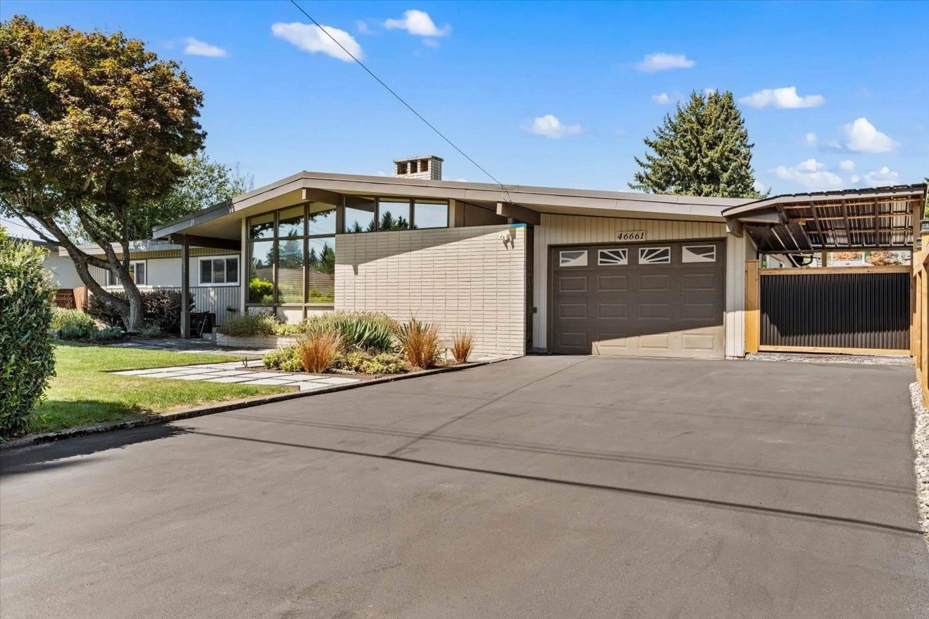 Home with vinyl exterior material, street for 46661 MACKEN AVENUE, Chilliwack British Columbia V2P3B9