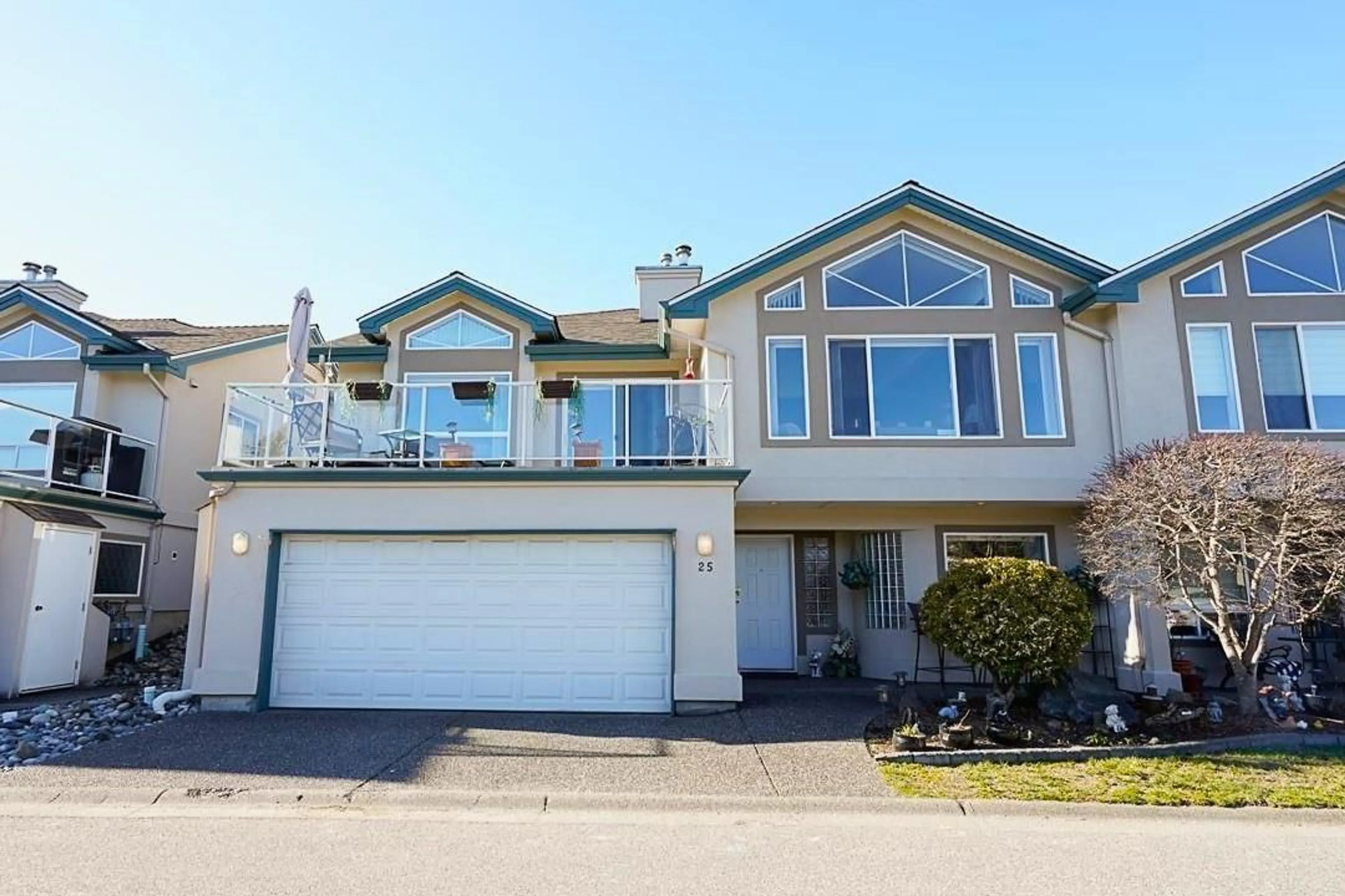 Home with vinyl exterior material, street for 25 - 8590 SUNRISE DRIVE, Chilliwack British Columbia V2R3Z4