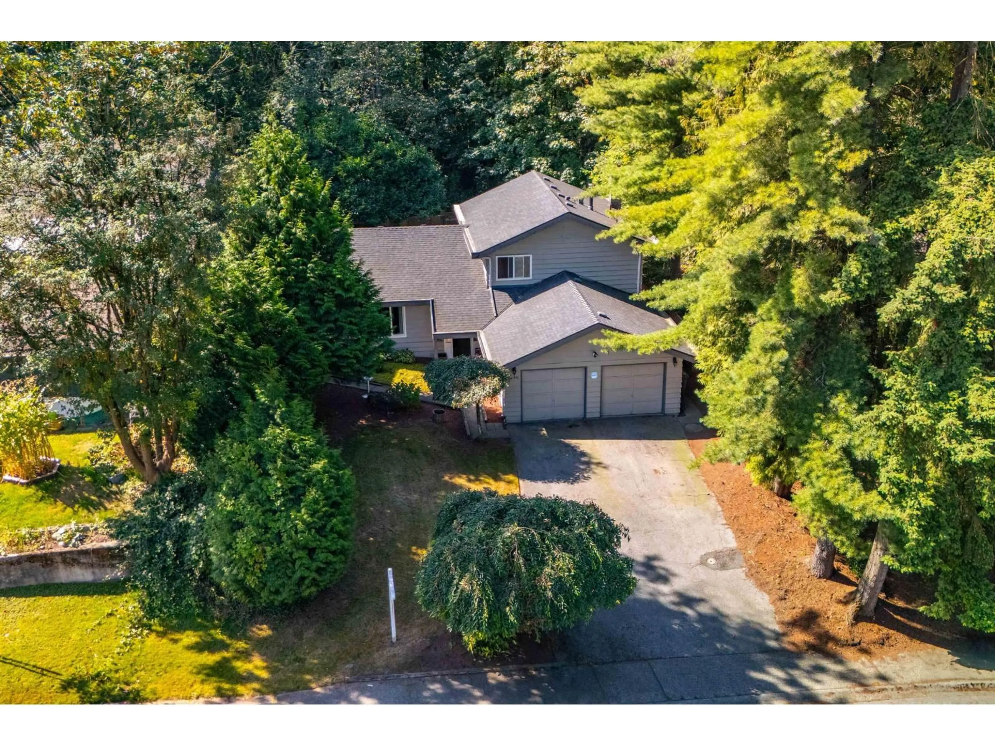 A pic from outside/outdoor area/front of a property/back of a property/a pic from drone, unknown for 11436 ROYAL, Surrey British Columbia V3V6V6