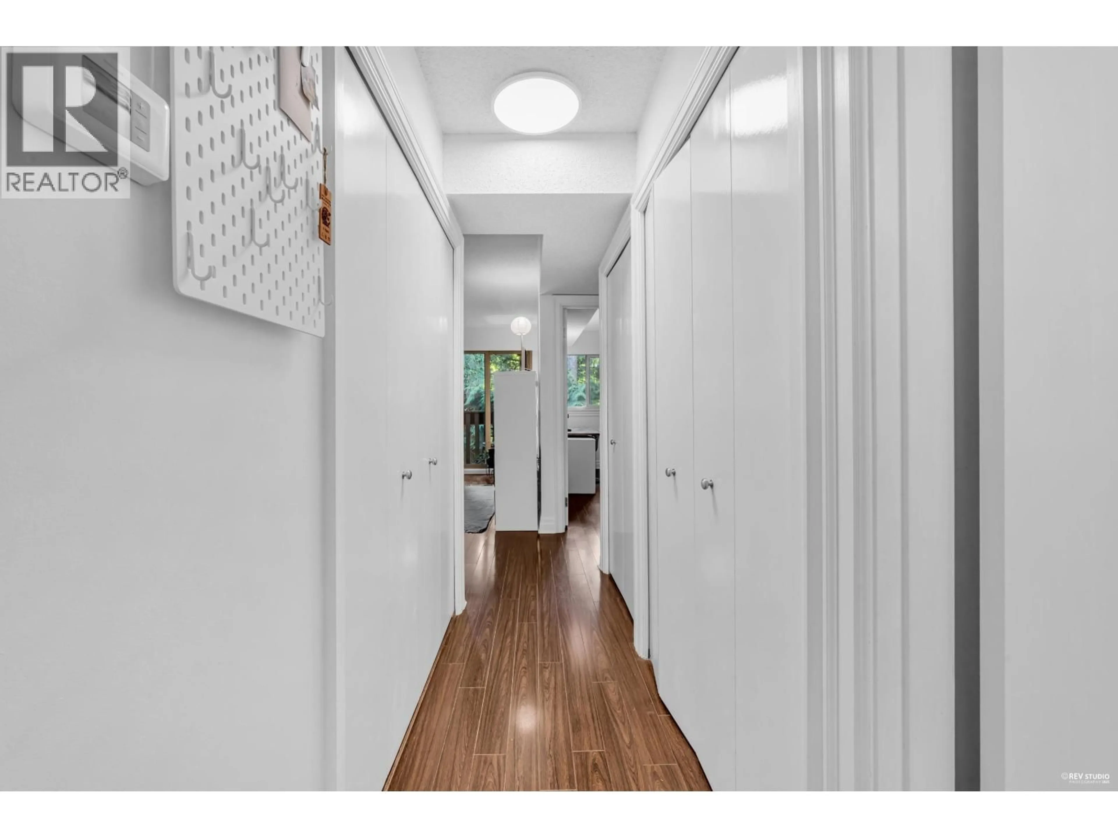 Indoor entryway for 1854 PURCELL WAY, North Vancouver British Columbia V7J3K3