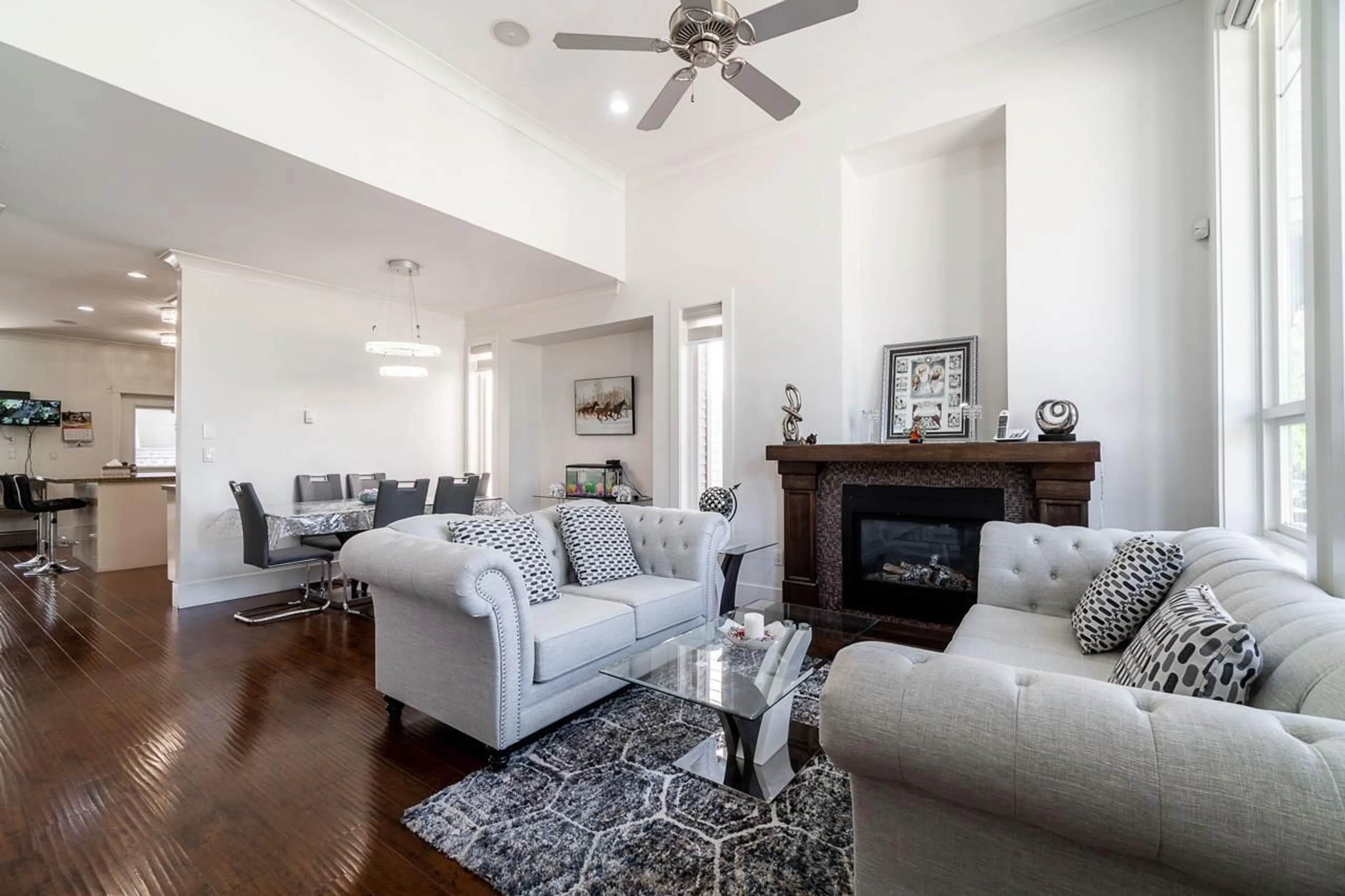 Living room with furniture, unknown for 6461 140, Surrey British Columbia V3W3L9