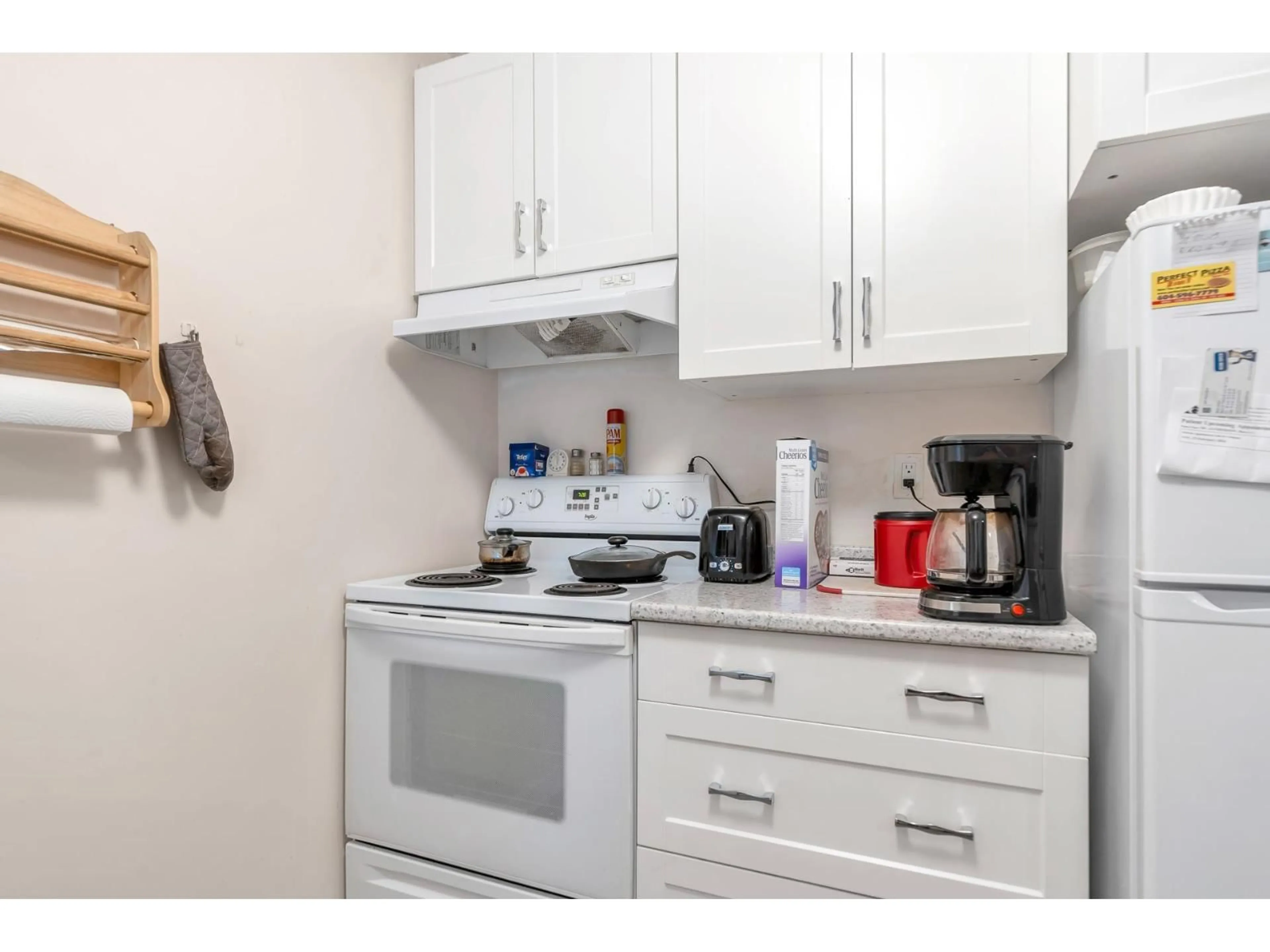 Standard kitchen, unknown for 109A - 8635 120, Delta British Columbia V4C6R5