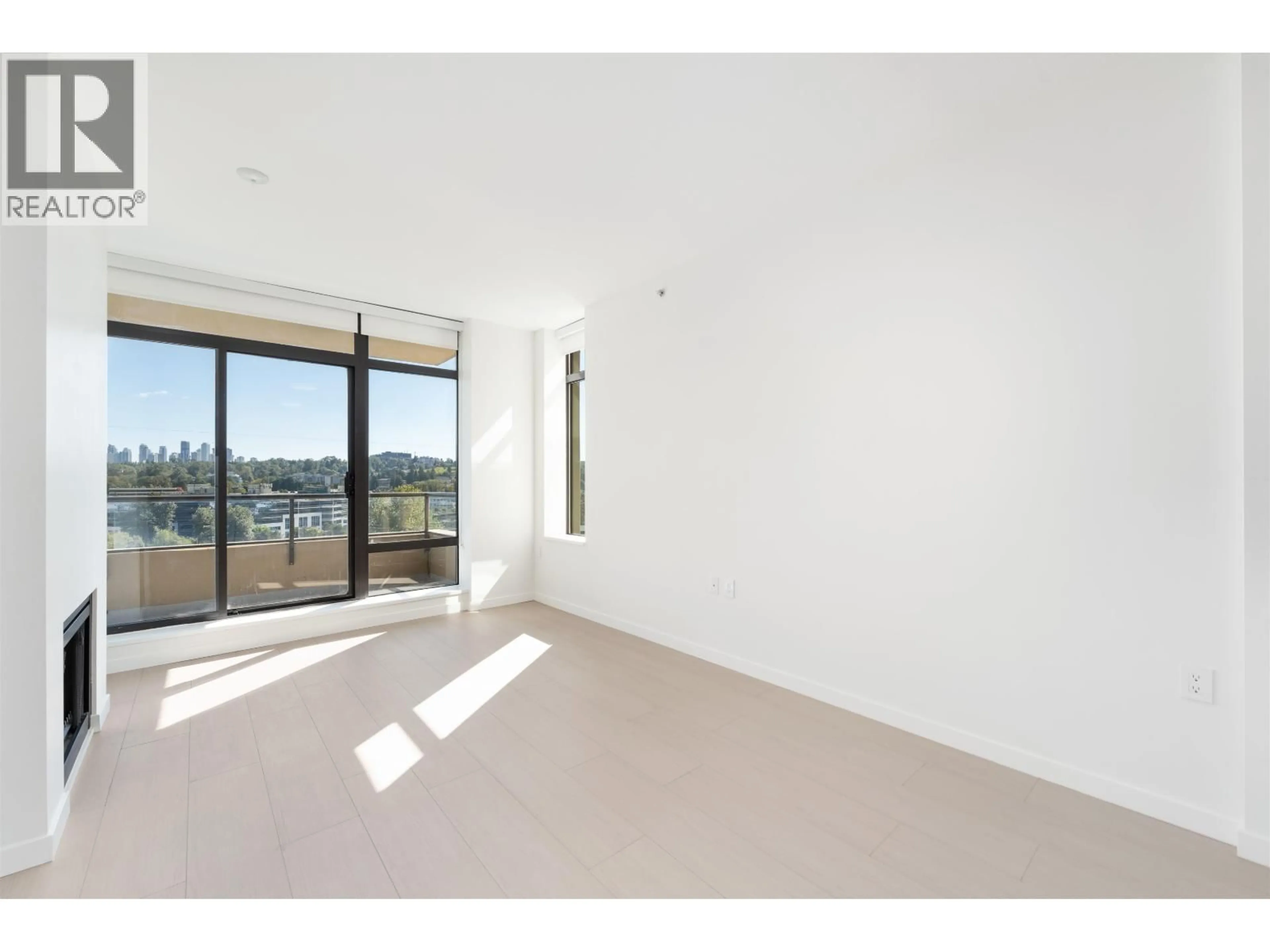 A pic of a room for 1002 - 2355 MADISON AVENUE, Burnaby British Columbia V5C0B3