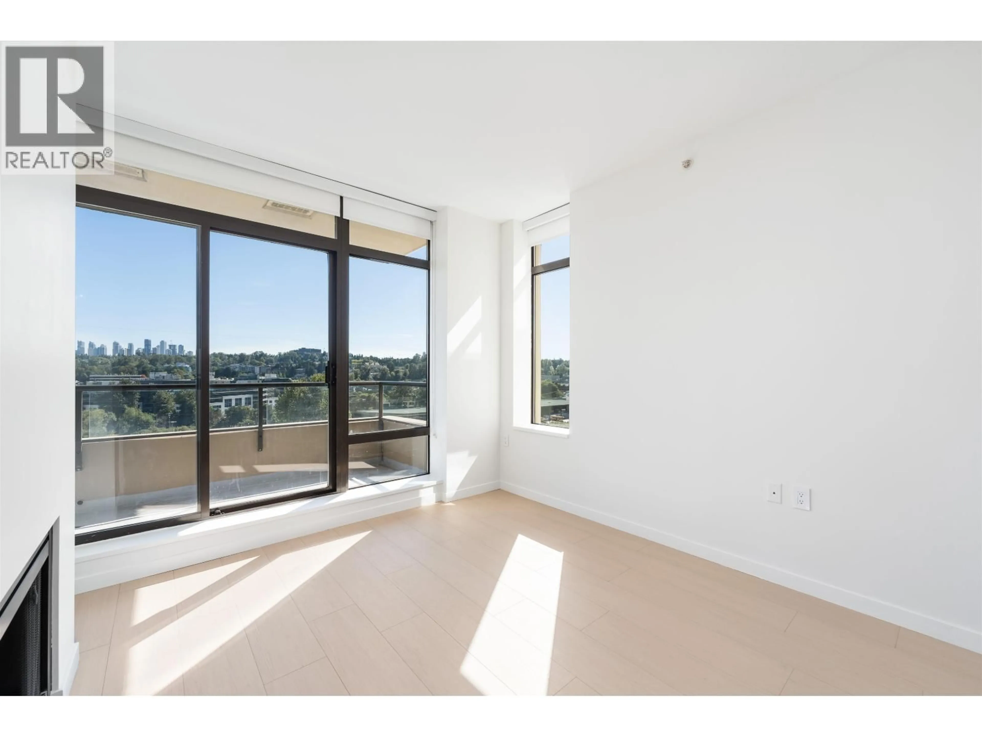 A pic of a room for 1002 - 2355 MADISON AVENUE, Burnaby British Columbia V5C0B3