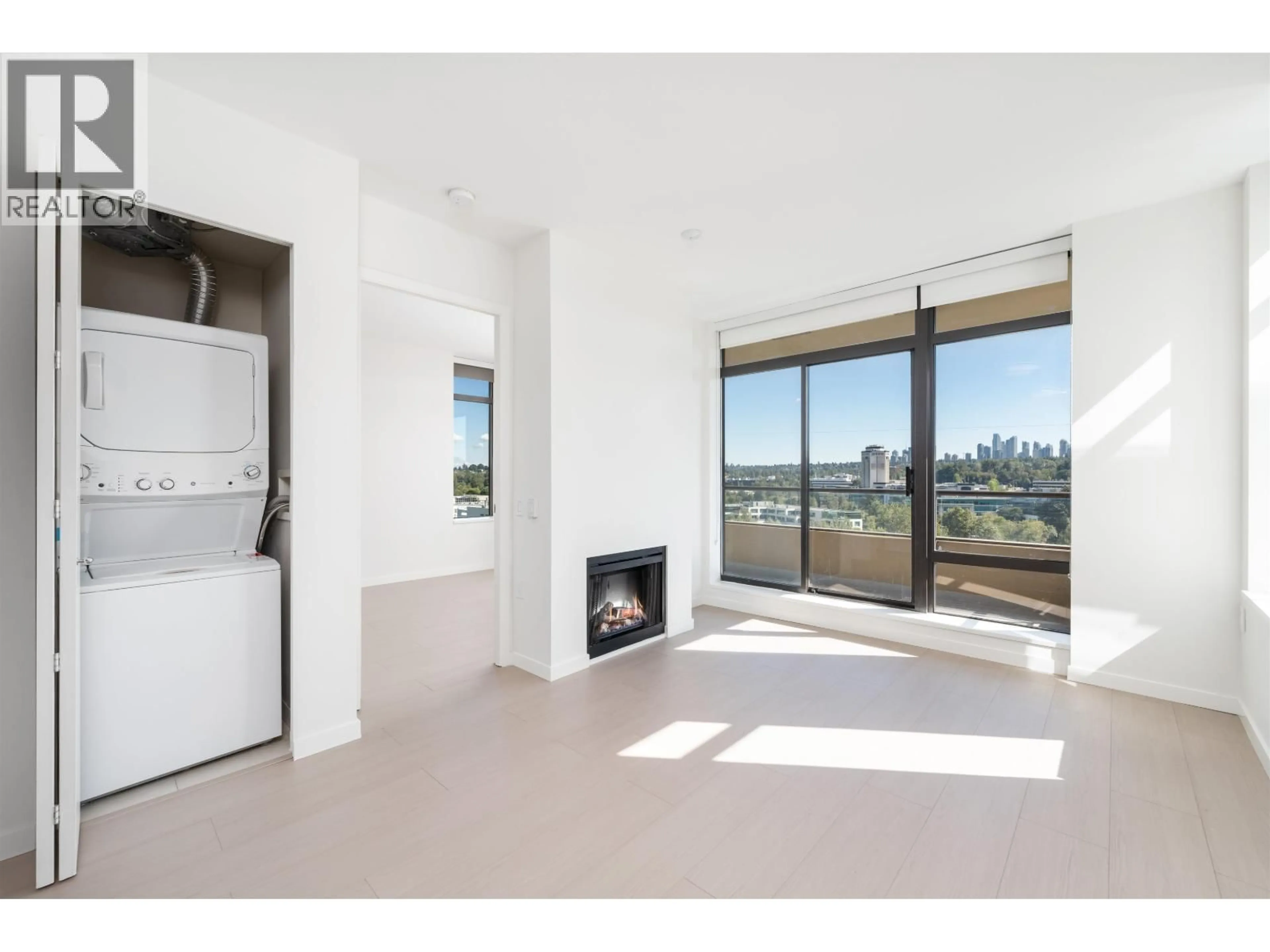 A pic of a room for 1002 - 2355 MADISON AVENUE, Burnaby British Columbia V5C0B3