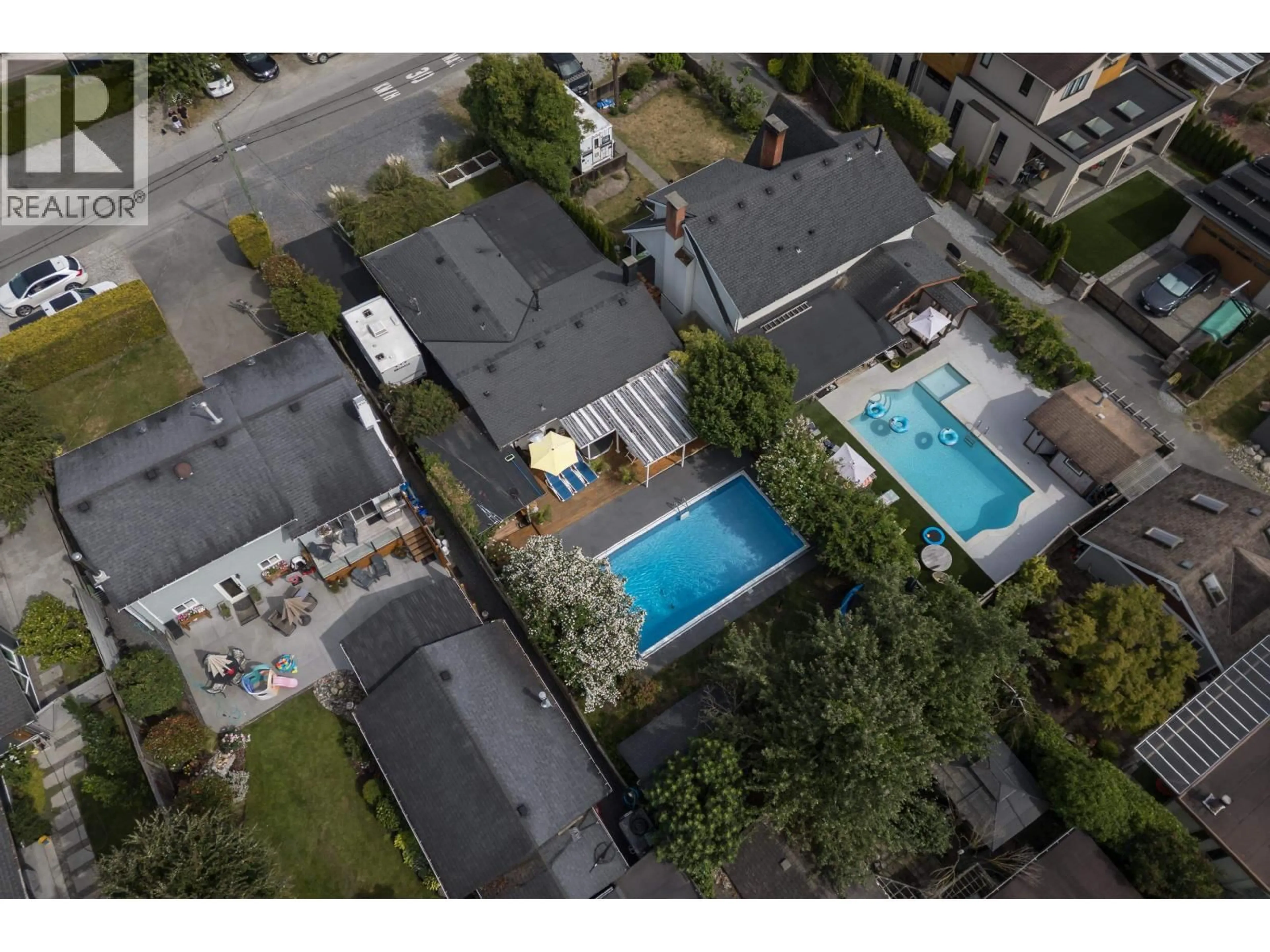 A pic from outside/outdoor area/front of a property/back of a property/a pic from drone, unknown for 211 67 STREET, Delta British Columbia V4L1M2