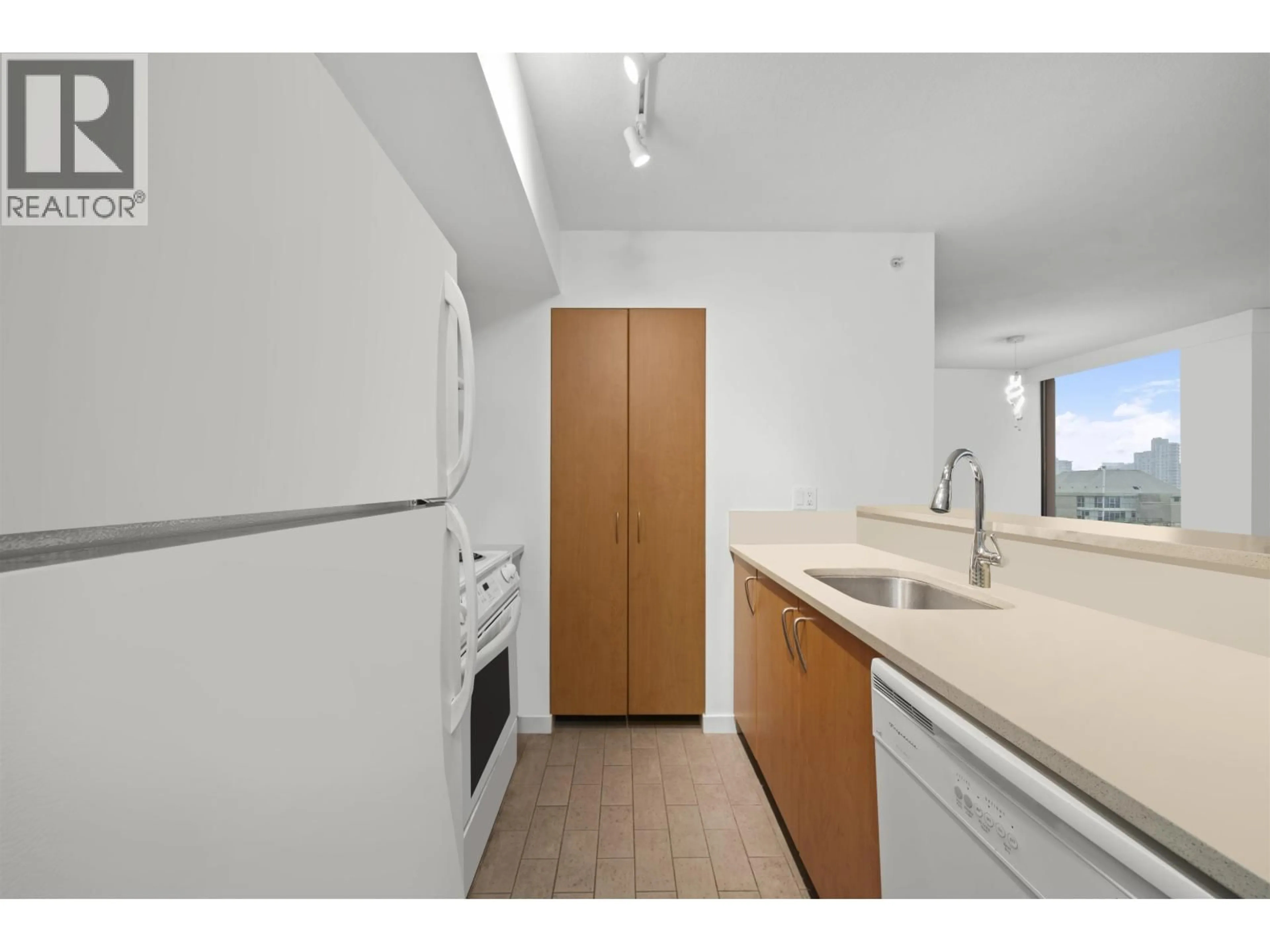Standard kitchen, unknown for 1604 - 1295 RICHARDS STREET, Vancouver British Columbia V6B1B7