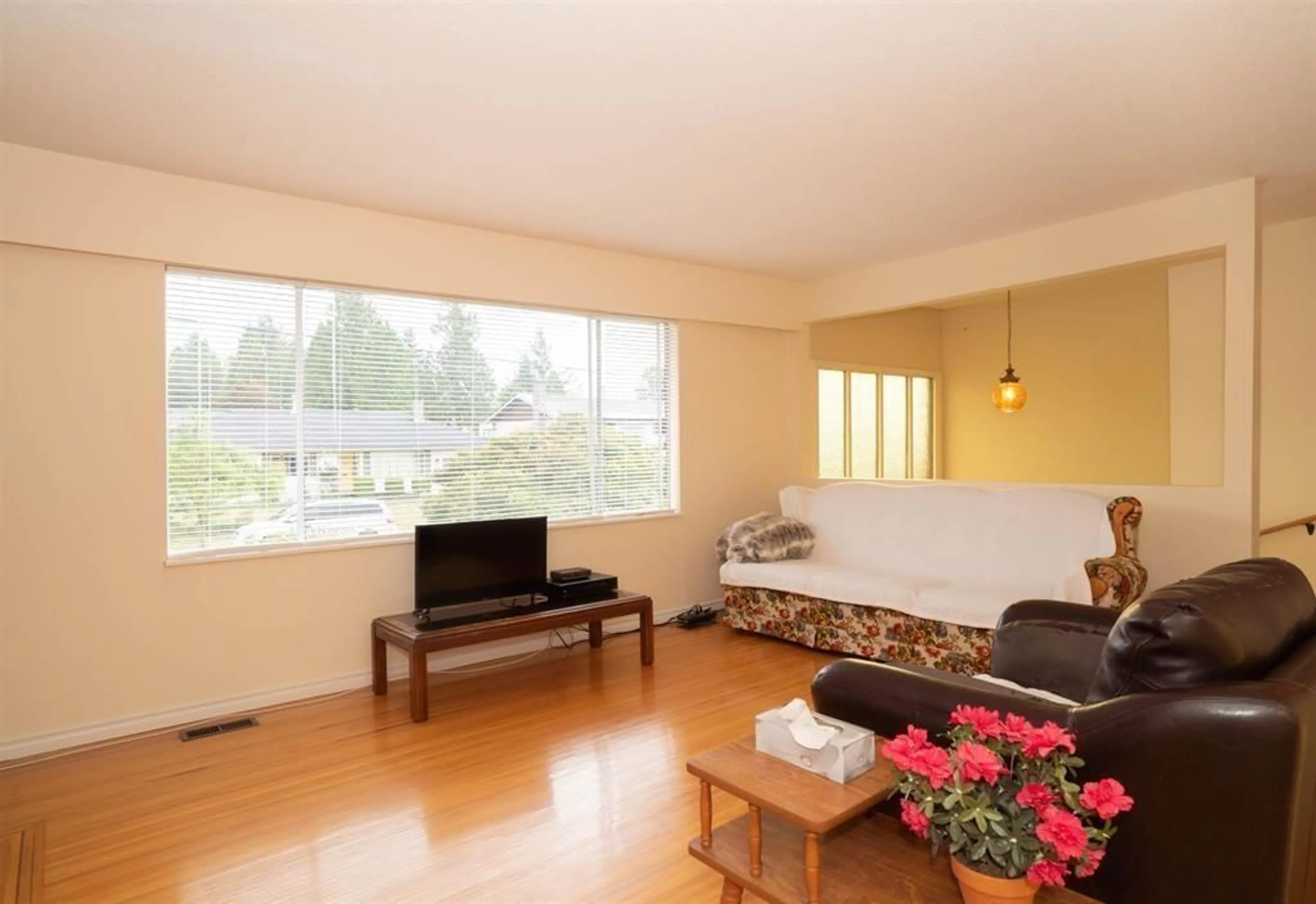 Living room with furniture, wood/laminate floor for 7451 113, Delta British Columbia V4C5B2