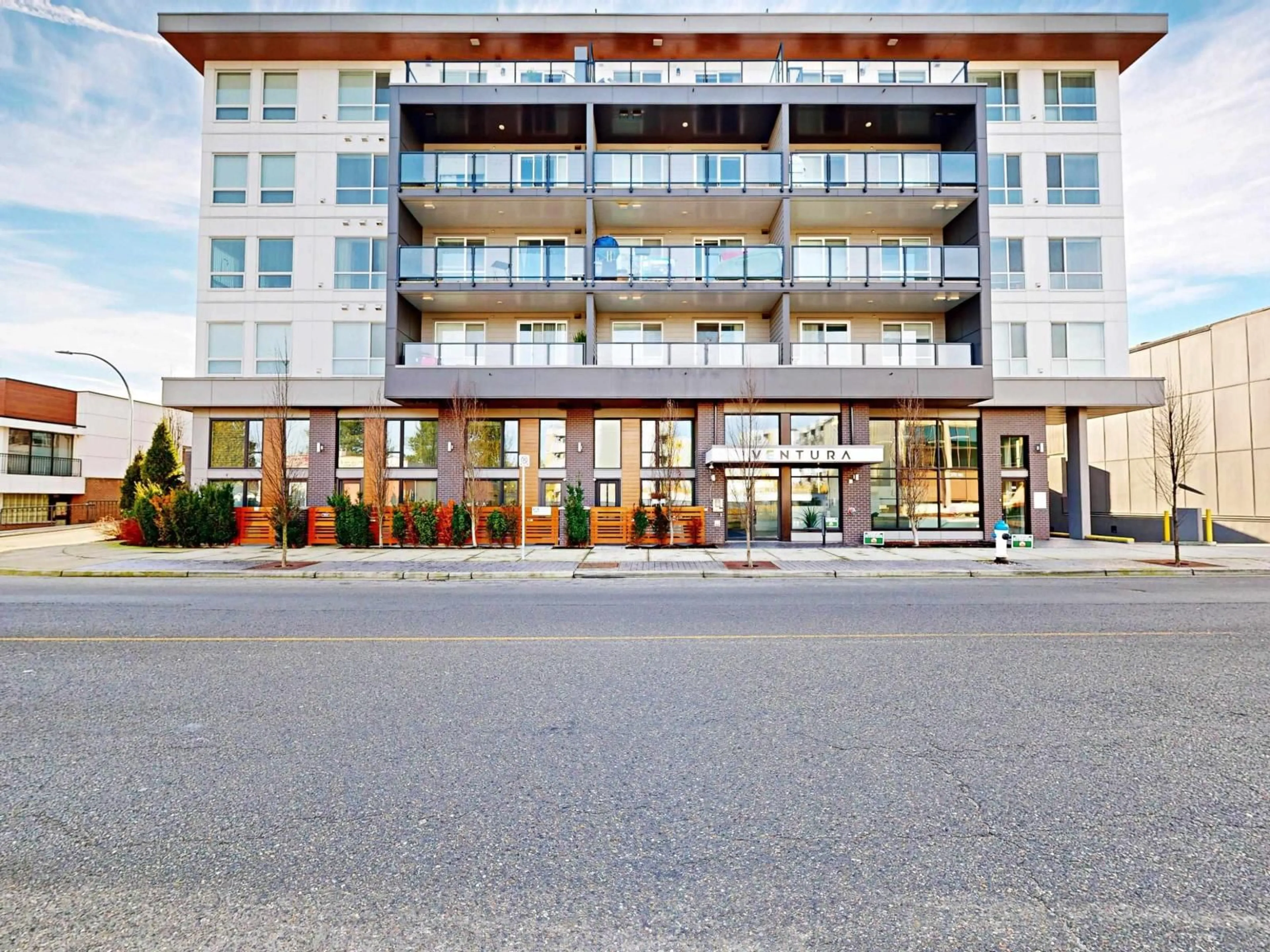 Patio, building for 103 - 32838 VENTURA, Abbotsford British Columbia V2S0M5