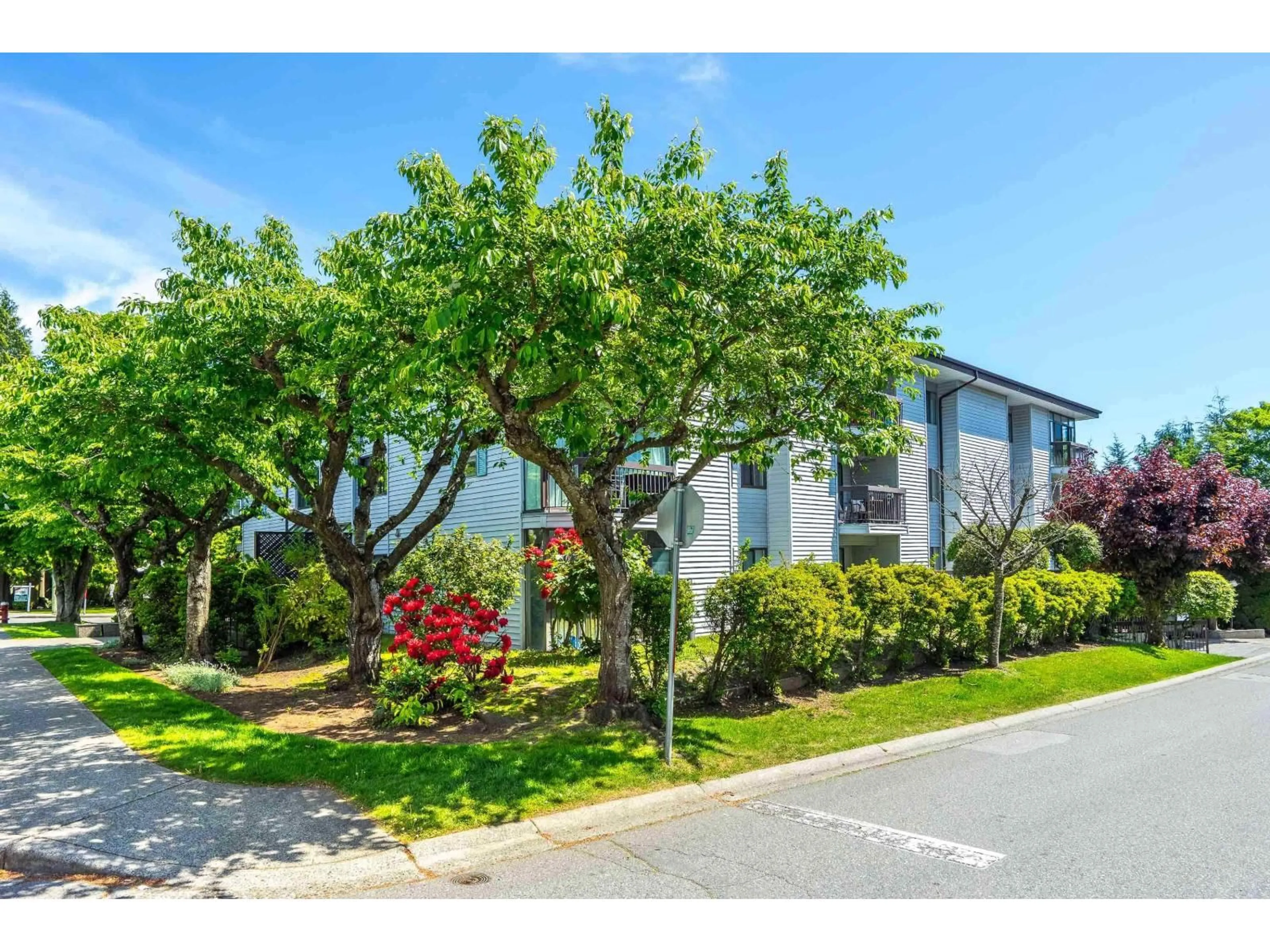 Unknown for 102 - 15290 THRIFT, White Rock British Columbia V4B2L2