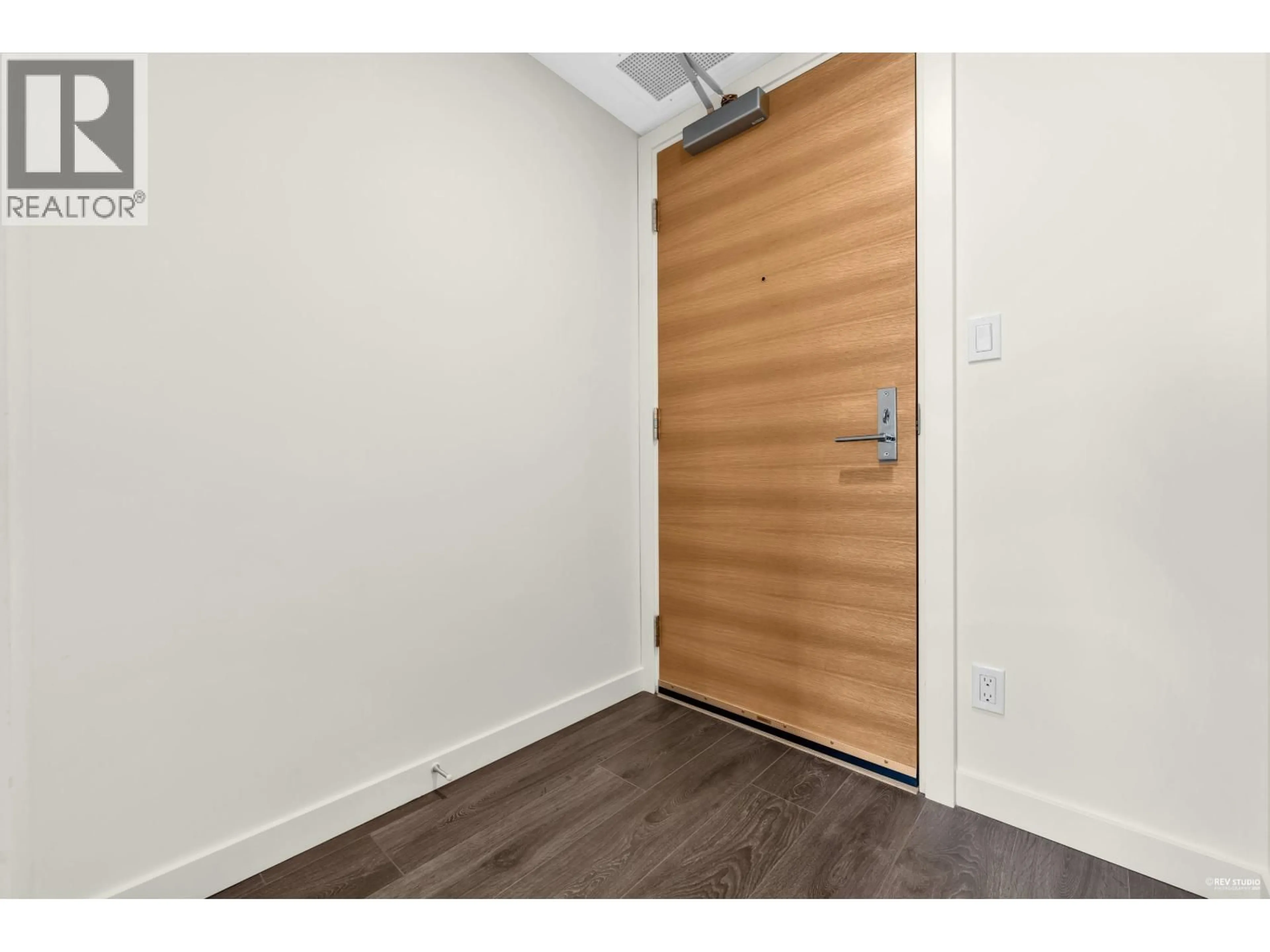 Indoor entryway for 1404 - 6633 BUSWELL STREET, Richmond British Columbia V6Y0M3