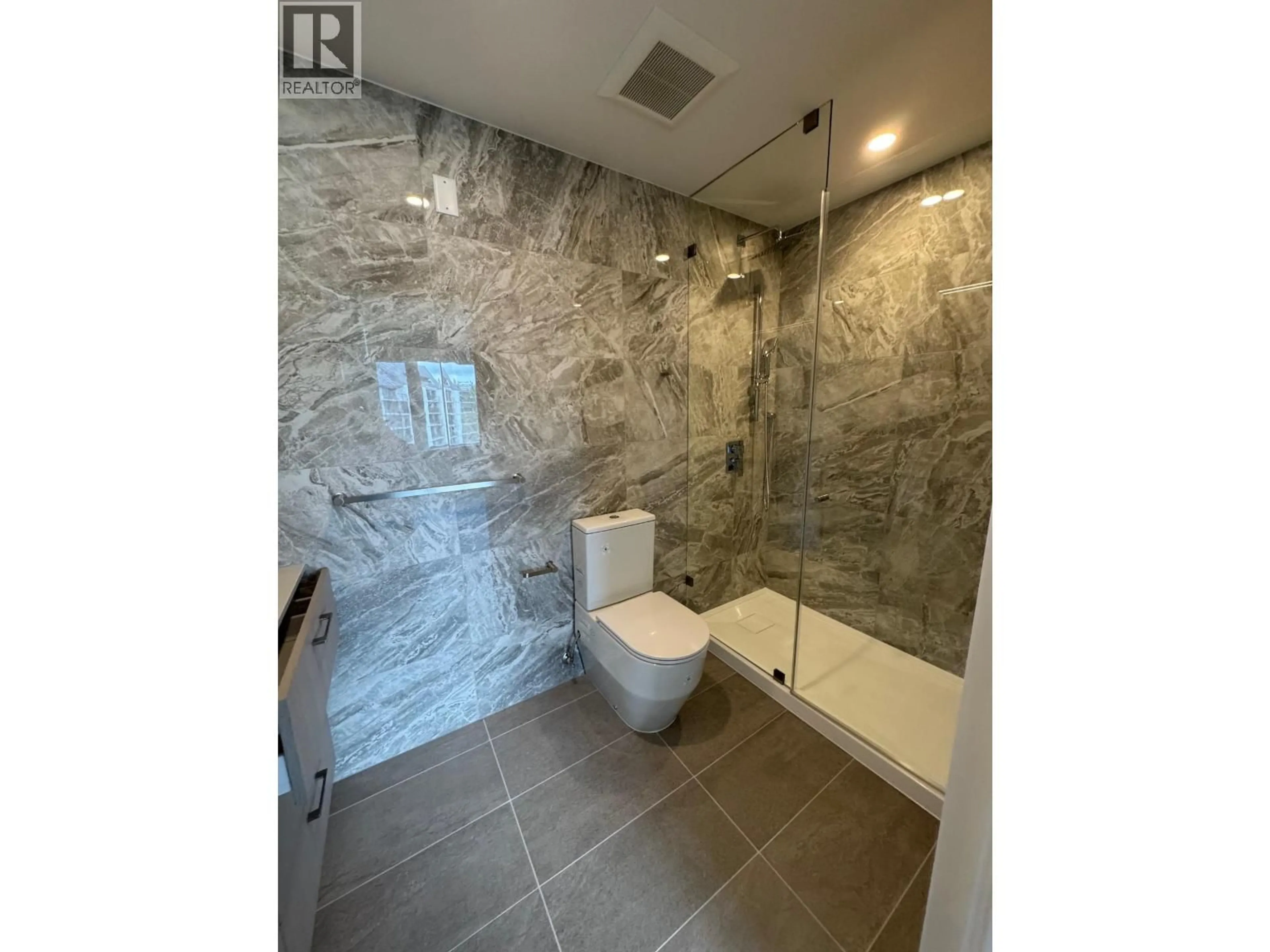 Contemporary bathroom, ceramic/tile floor for 1006 - 6468 WILLINGDON AVENUE, Burnaby British Columbia V5H0L3