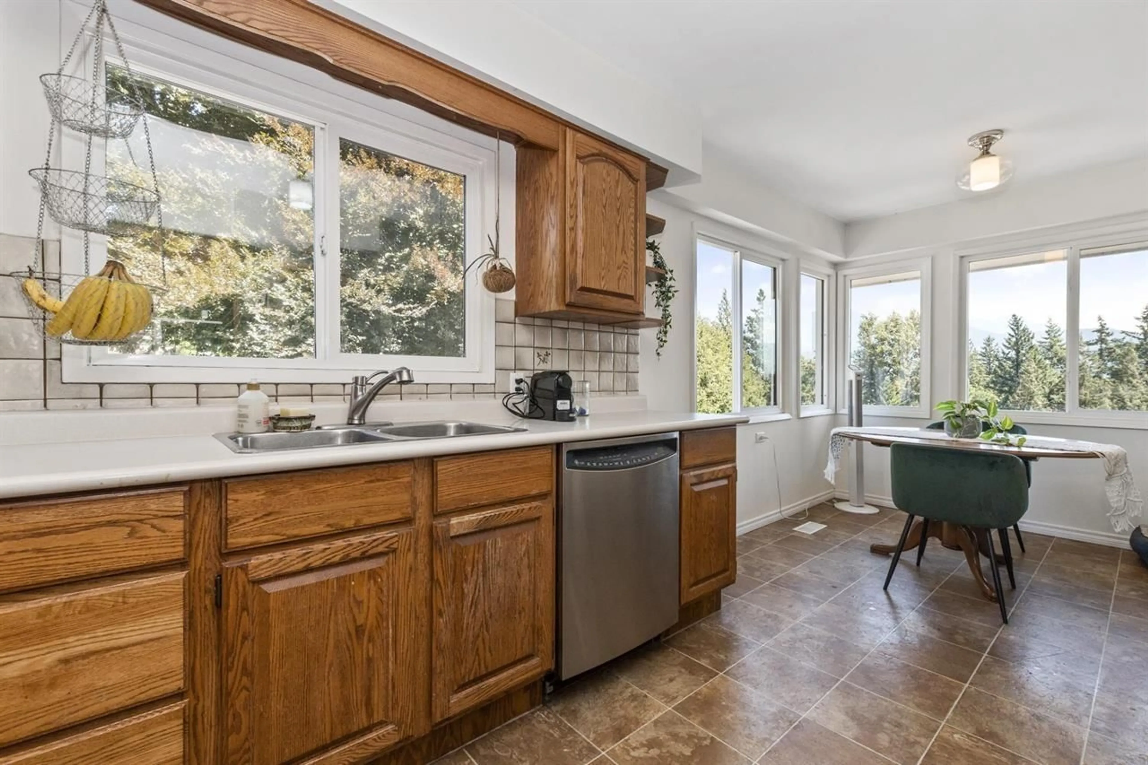 Standard kitchen, ceramic/tile floor for 10005 KENSWOOD DRIVE, Chilliwack British Columbia V2P7N5