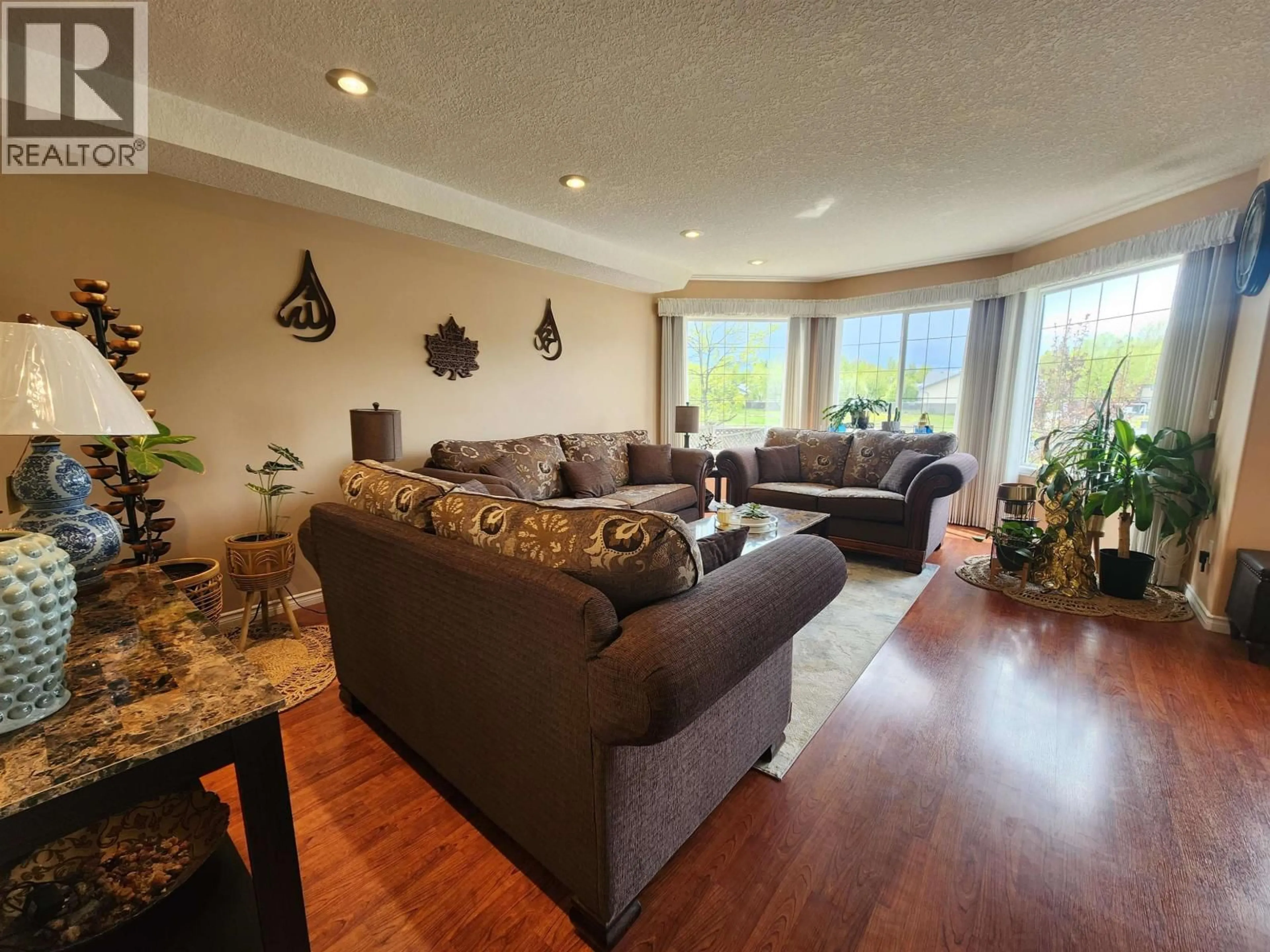 Living room with furniture, wood/laminate floor for 6808 WESTGATE AVENUE, Prince George British Columbia V2N5R2