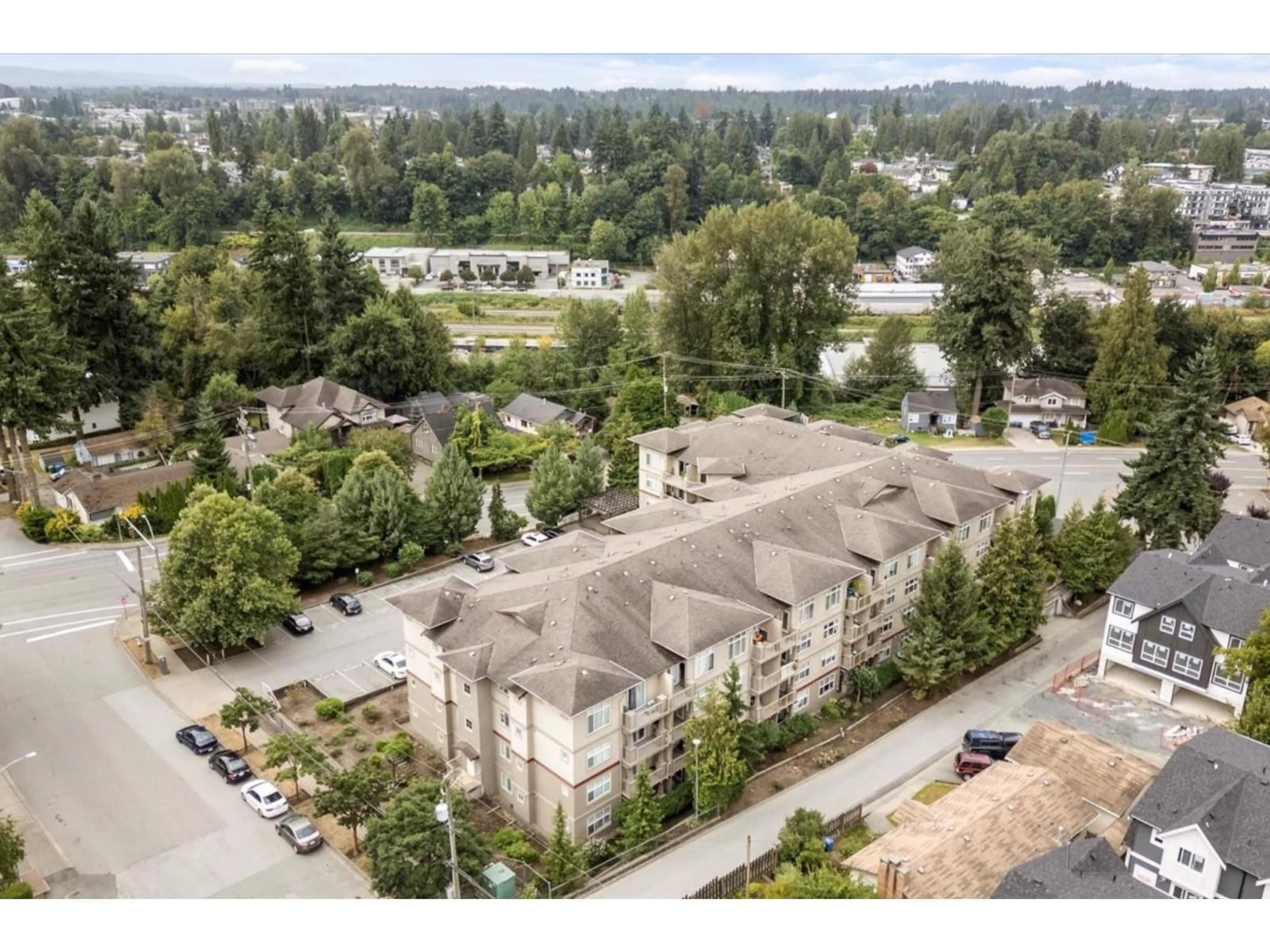 A pic from outside/outdoor area/front of a property/back of a property/a pic from drone, unknown for 221 - 2515 PARK, Abbotsford British Columbia V2S0B2