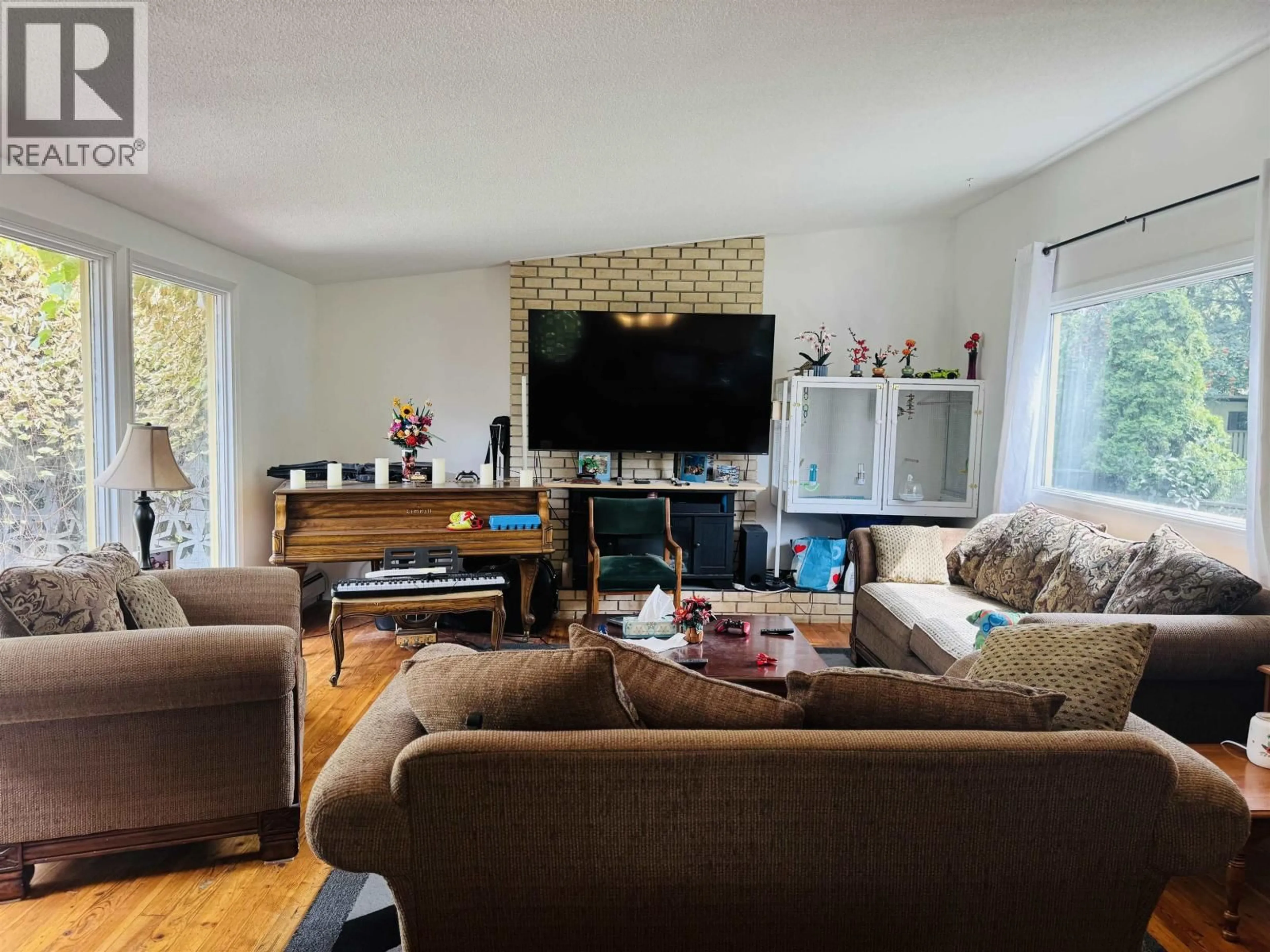Living room with furniture, wood/laminate floor for 1140 PIGEON AVENUE, Williams Lake British Columbia V2G2C1