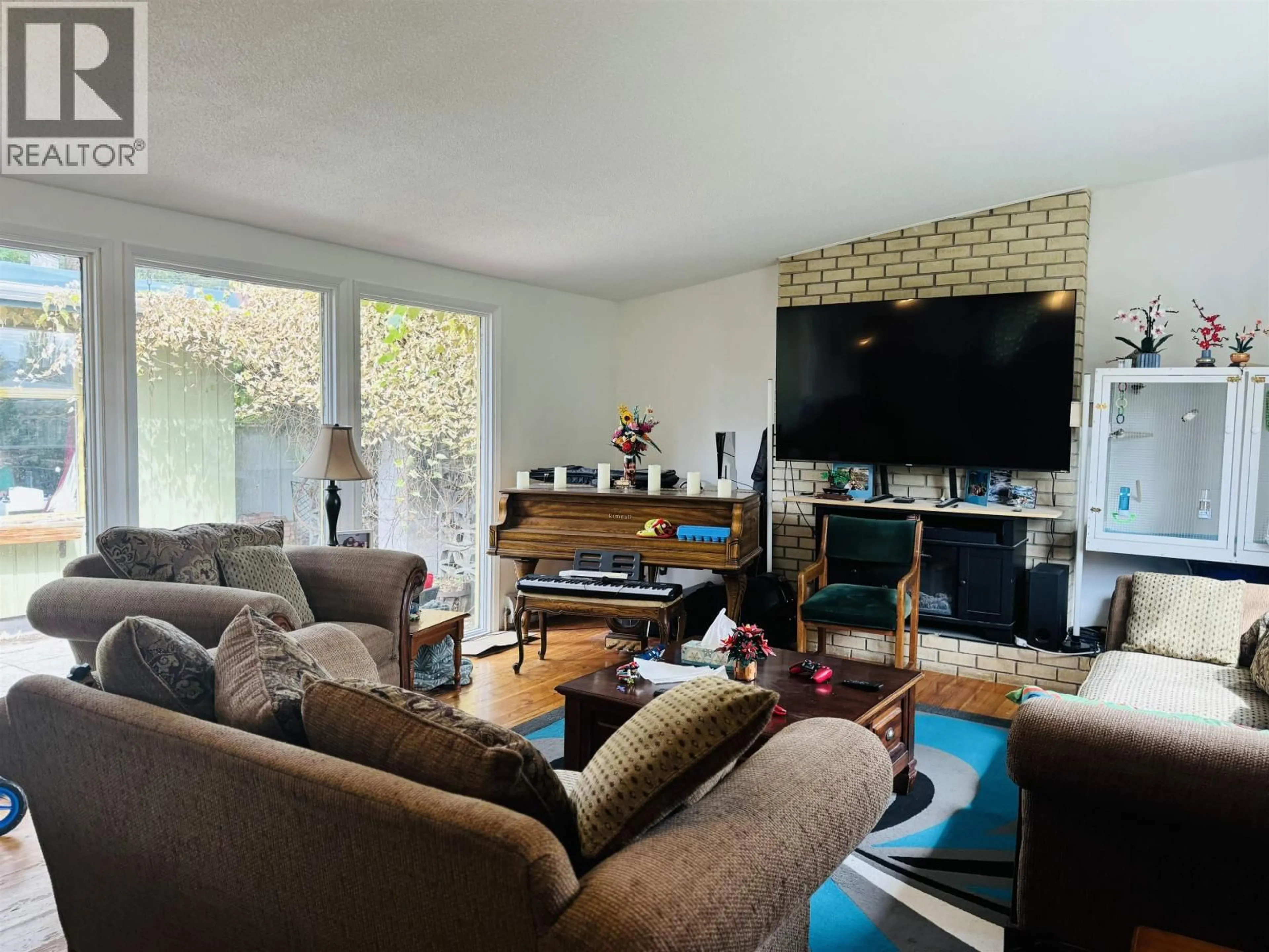 Living room with furniture, unknown for 1140 PIGEON AVENUE, Williams Lake British Columbia V2G2C1
