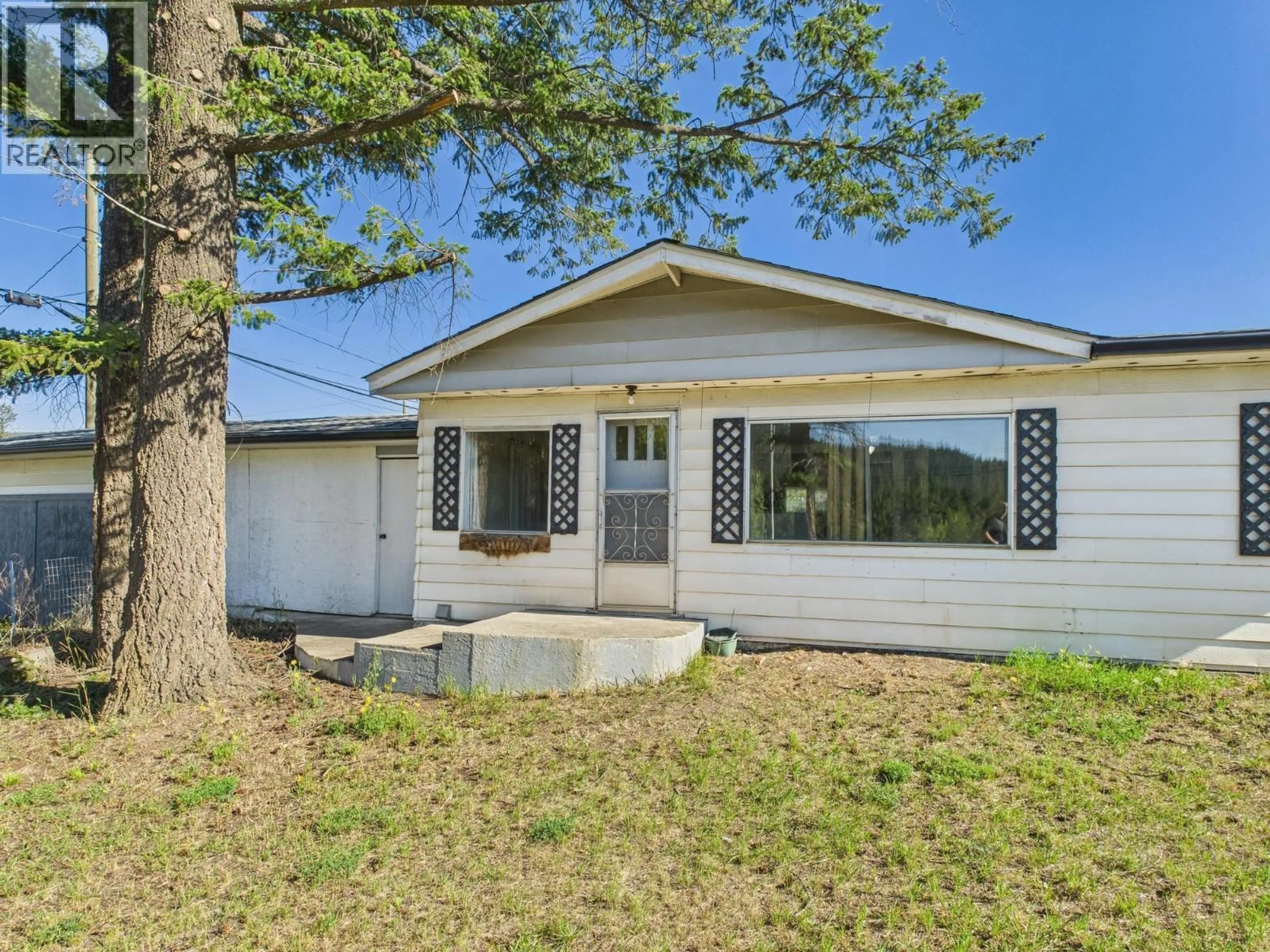 Home with vinyl exterior material, street for 2020 MACKENZIE AVENUE, Williams Lake British Columbia V2G1P3