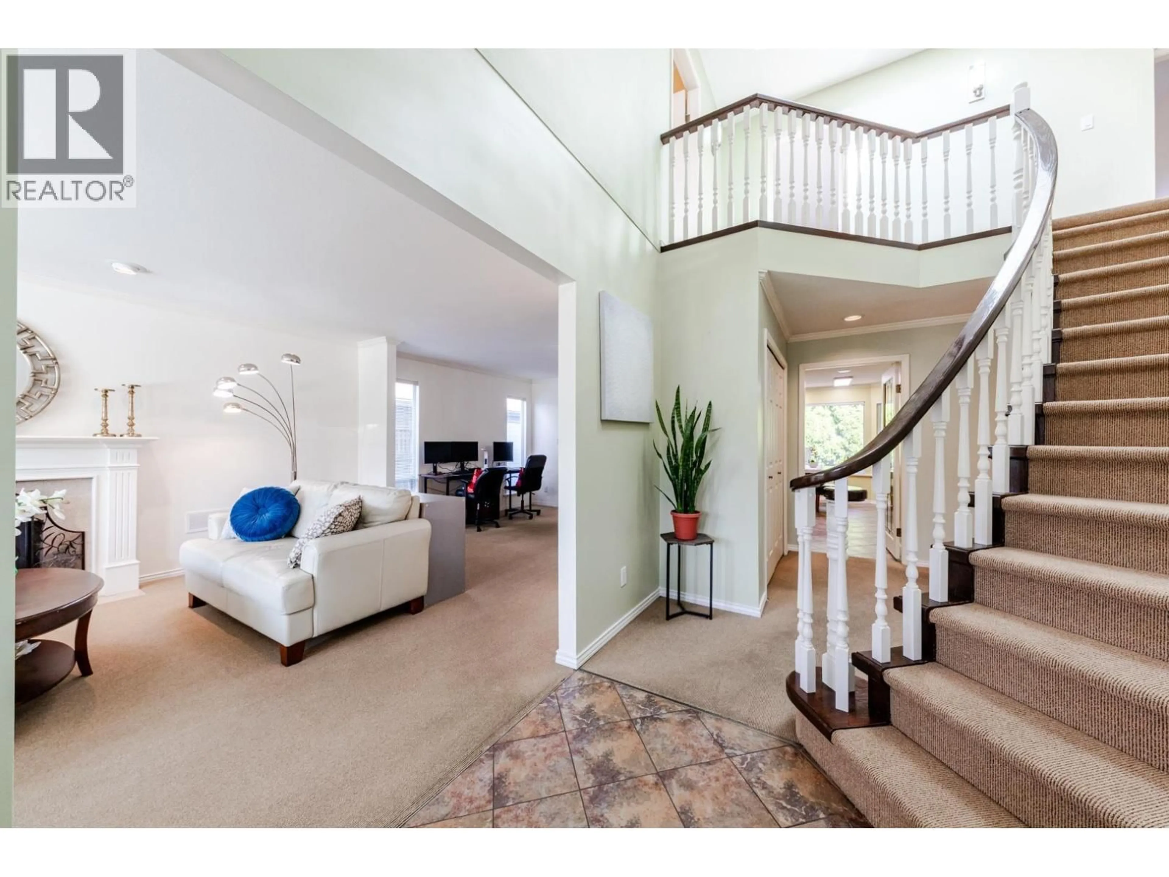 Indoor foyer for 6129 49 AVENUE, Delta British Columbia V4K4X2