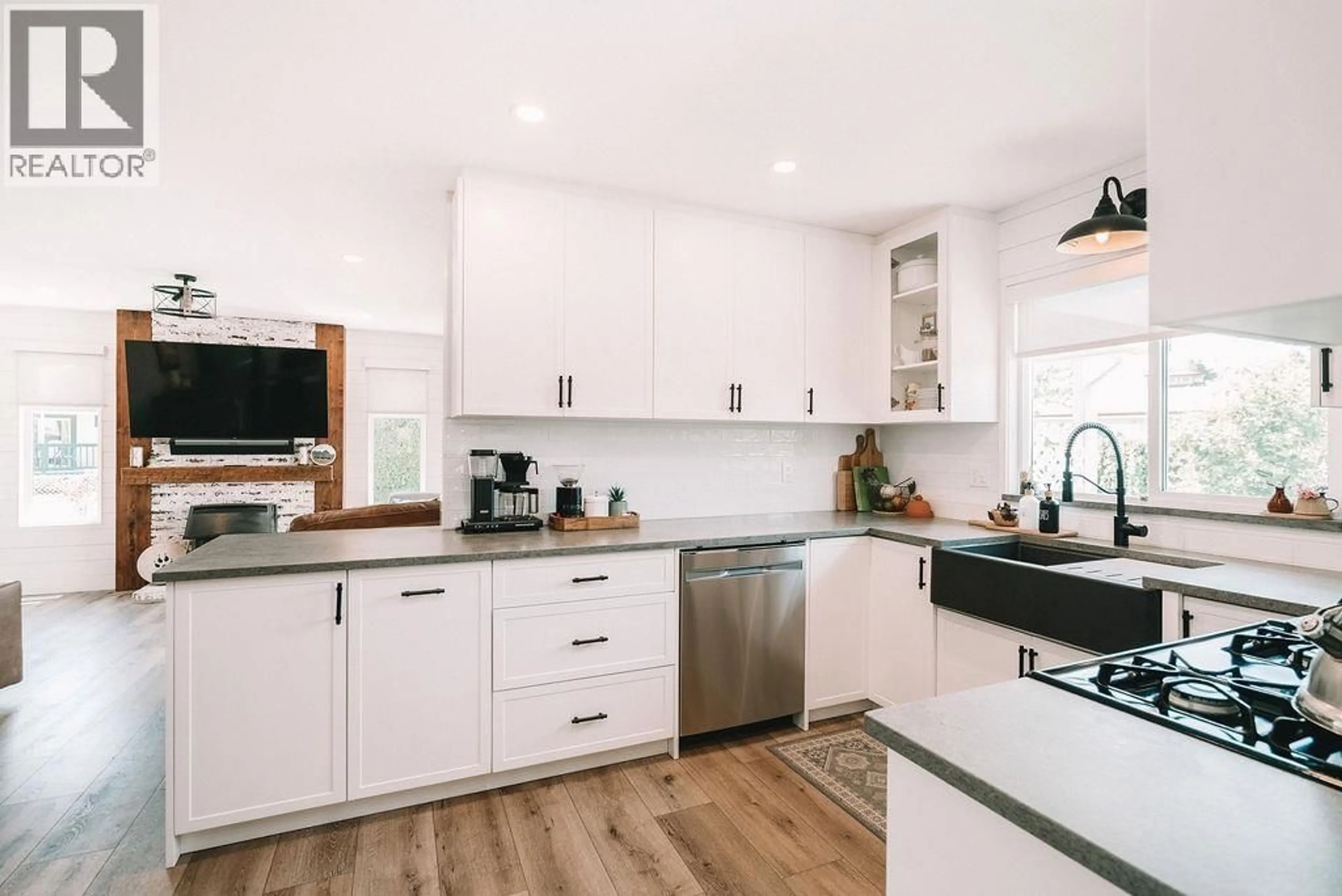 Contemporary kitchen, unknown for 12580 GRAY STREET, Maple Ridge British Columbia V2X0V8