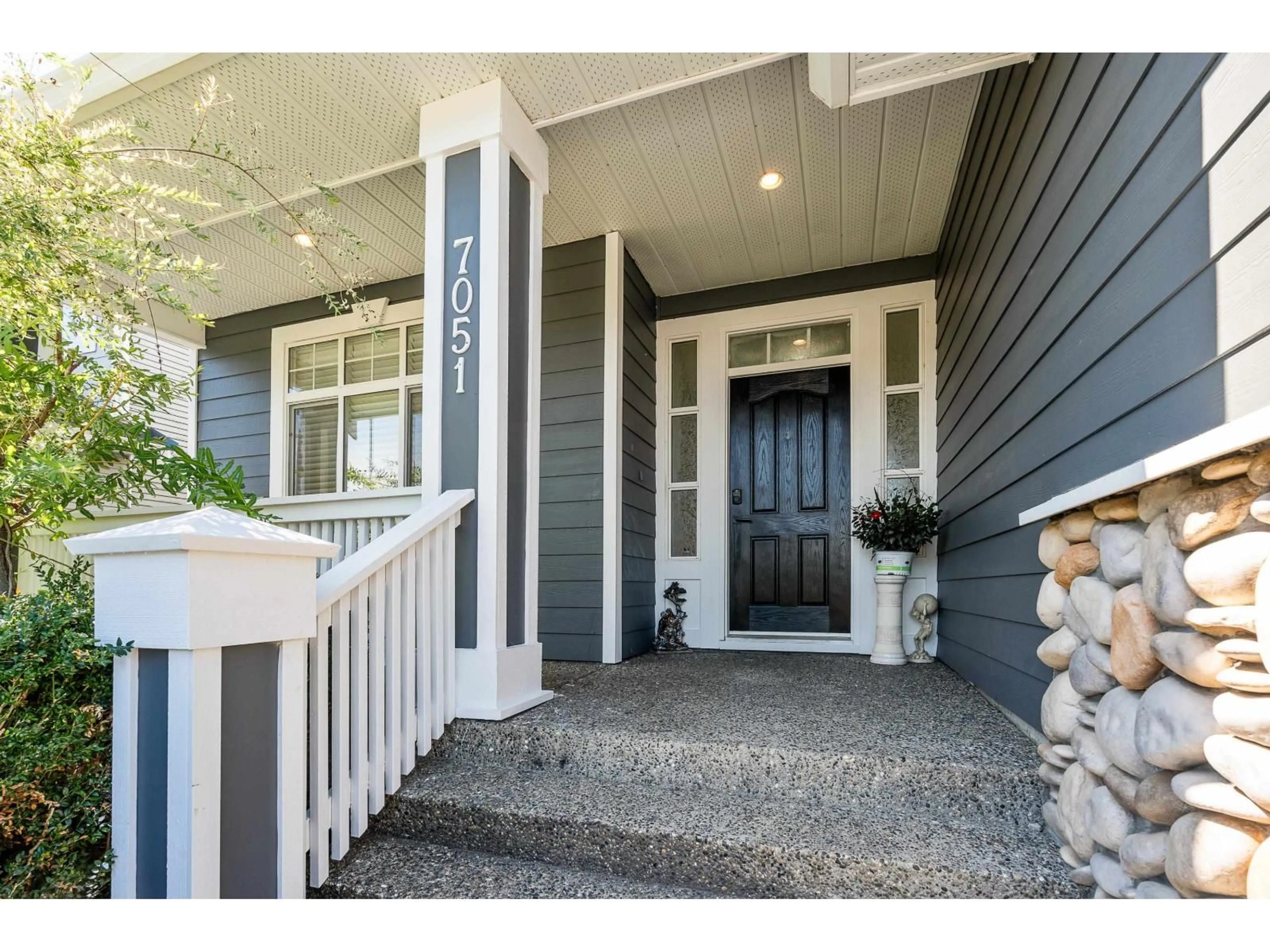 Indoor entryway for 7051 196B, Langley British Columbia V2Y2Z7