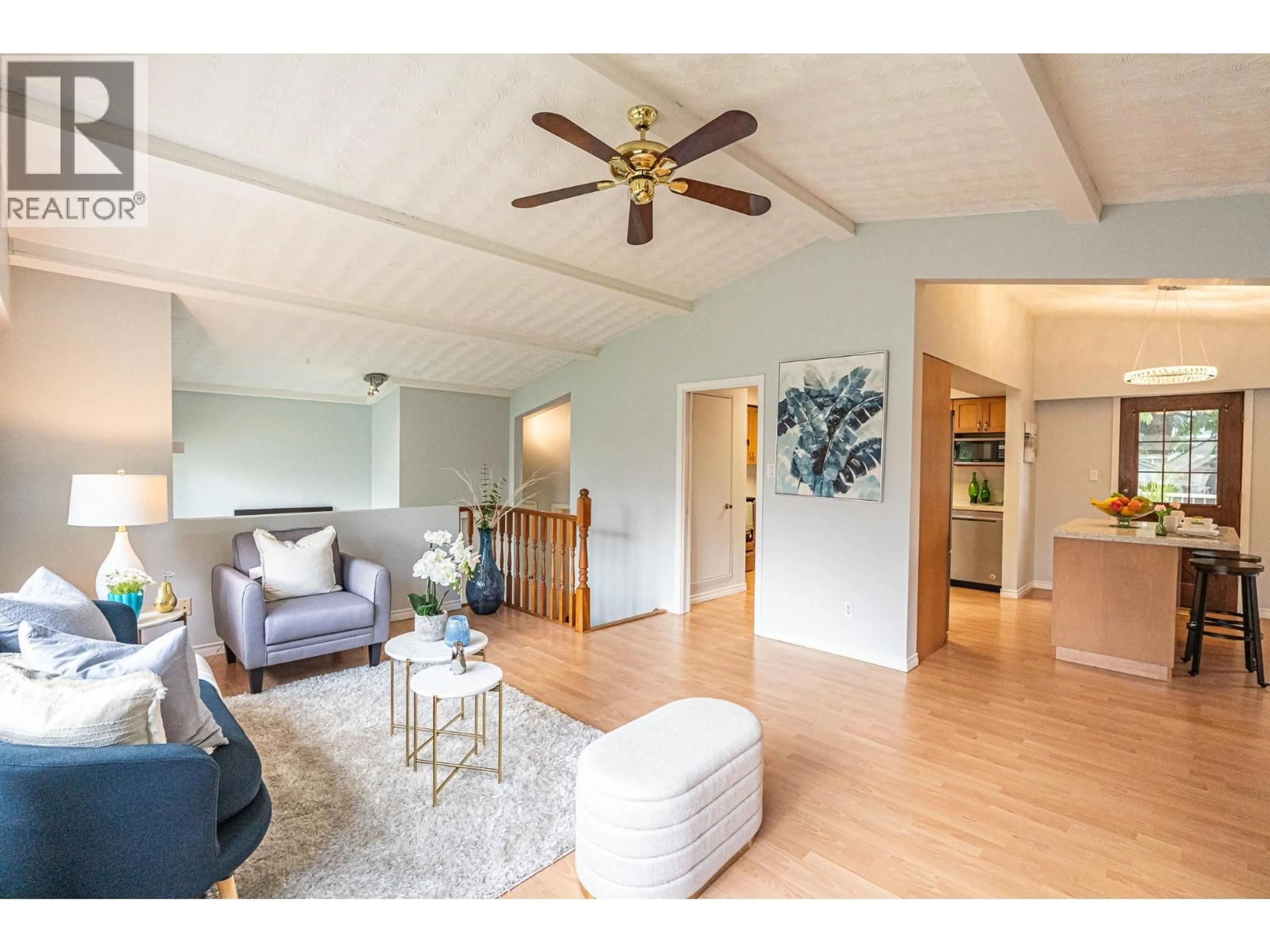 Living room with furniture, wood/laminate floor for 916 GLENACRE COURT, Port Moody British Columbia V3H1K1