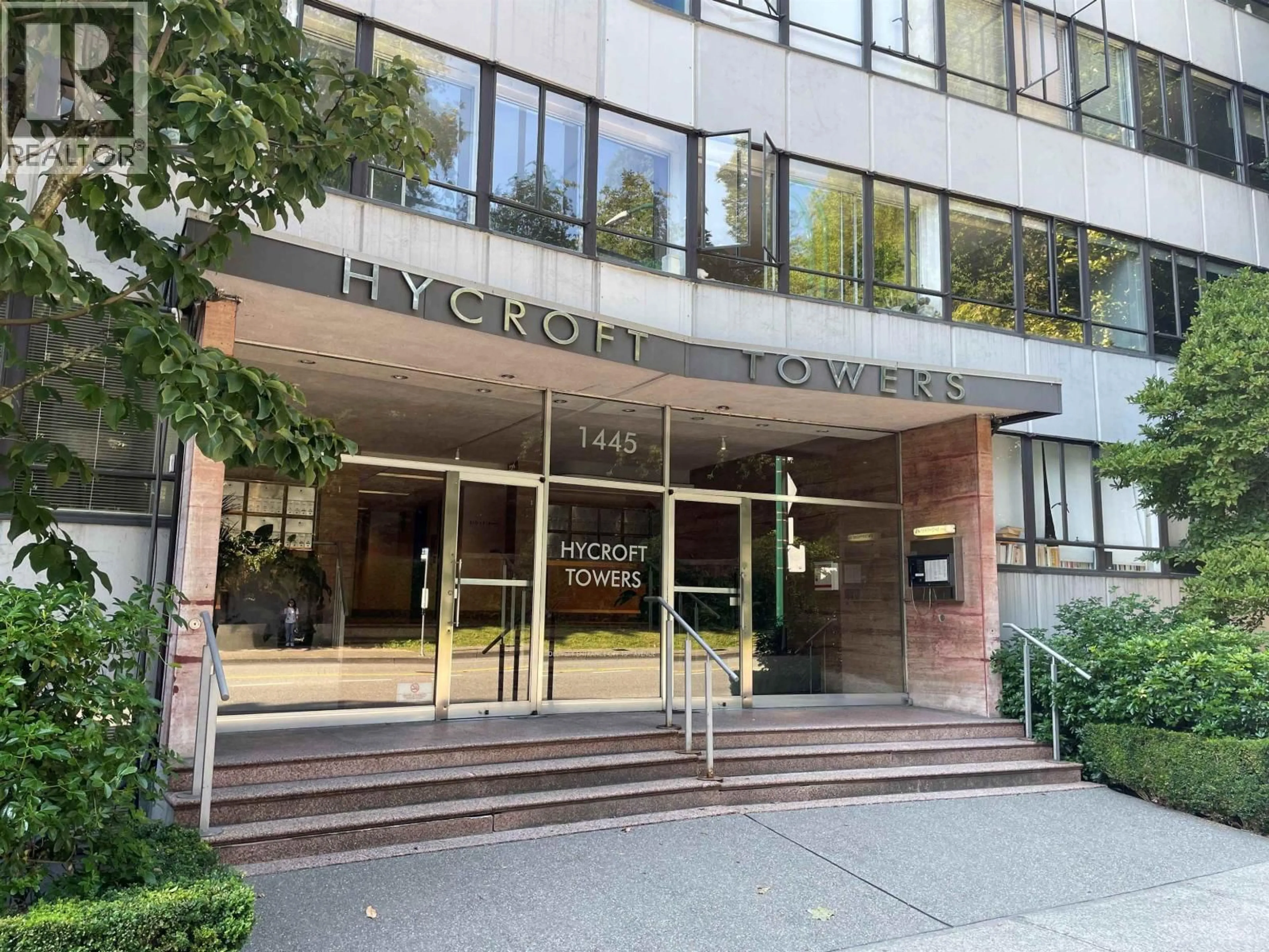 Indoor foyer for 304 - 1445 MARPOLE AVENUE, Vancouver British Columbia V6H1S5