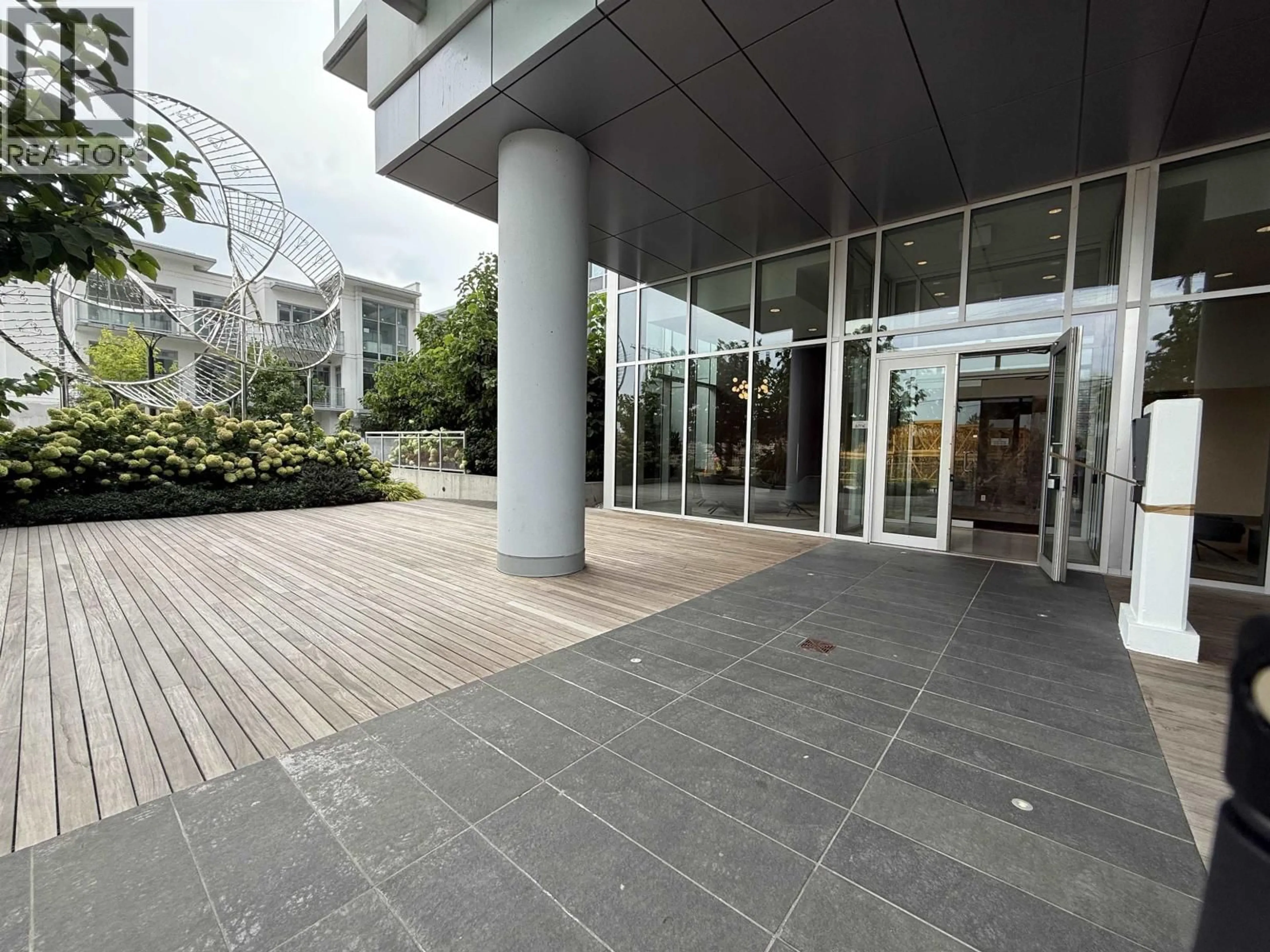 Indoor foyer for TH104 - 2351 BETA AVENUE, Burnaby British Columbia V5C0M2