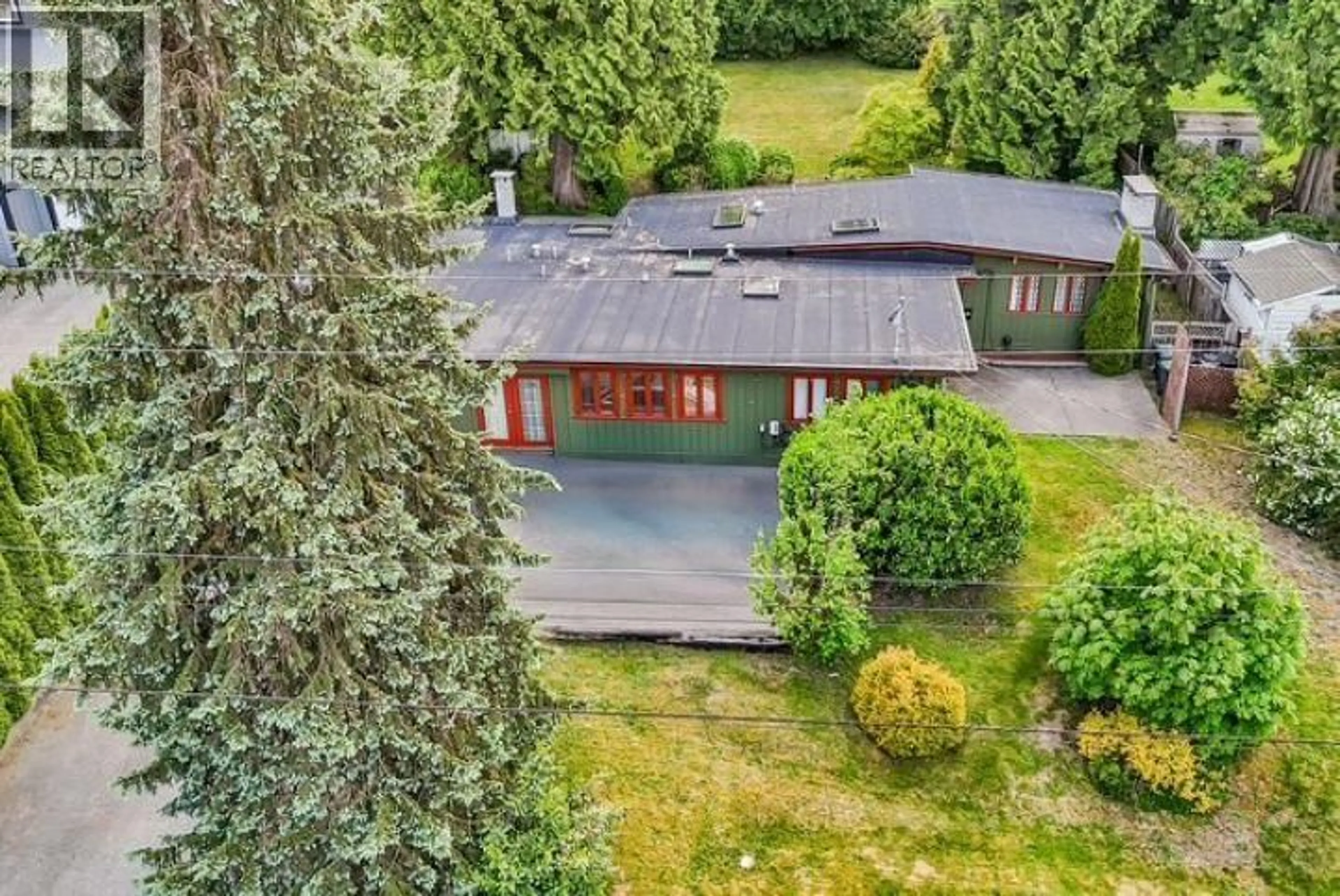 A pic from outside/outdoor area/front of a property/back of a property/a pic from drone, street for 3004 STARLIGHT WAY, Coquitlam British Columbia V3C3P6