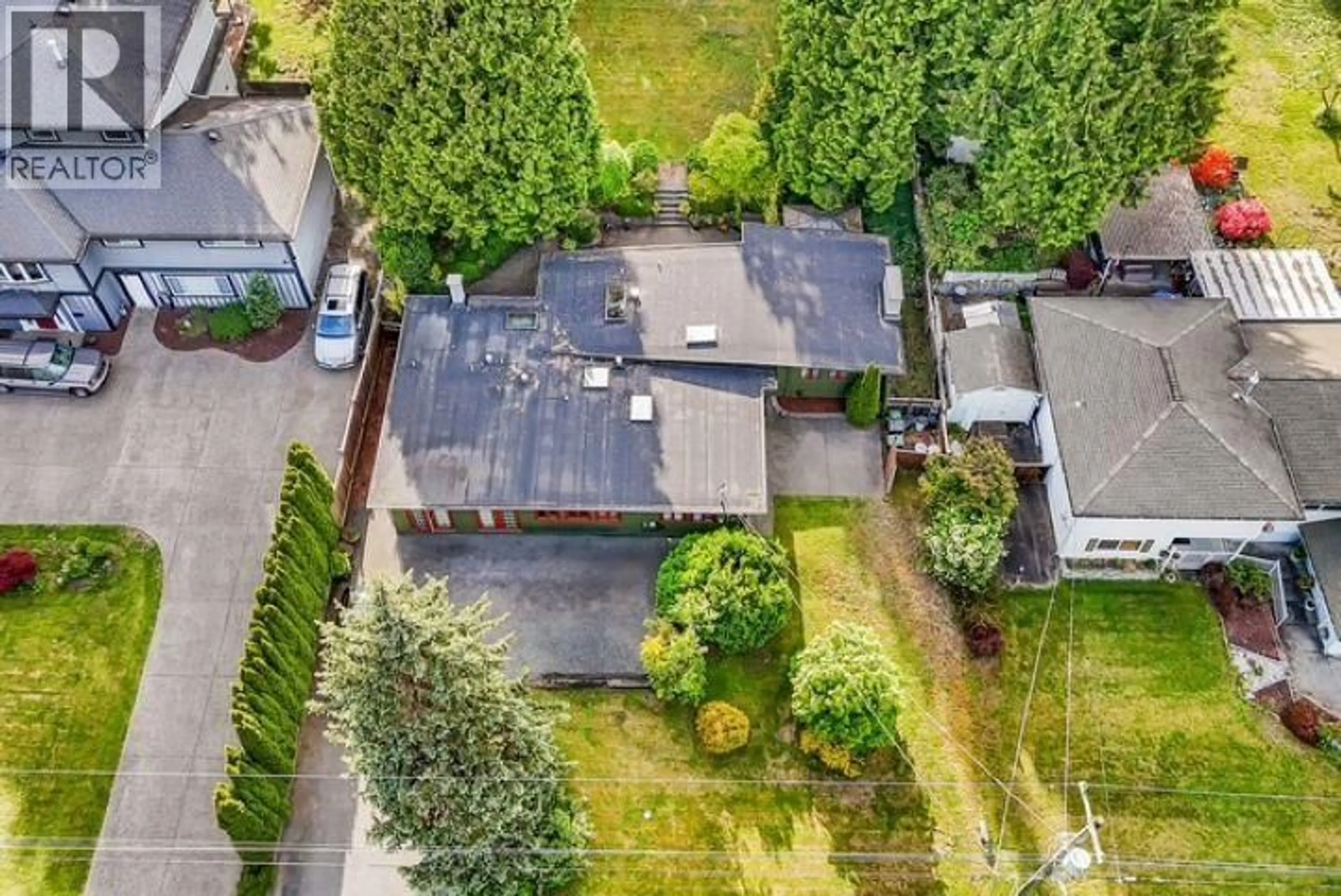 A pic from outside/outdoor area/front of a property/back of a property/a pic from drone, street for 3004 STARLIGHT WAY, Coquitlam British Columbia V3C3P6