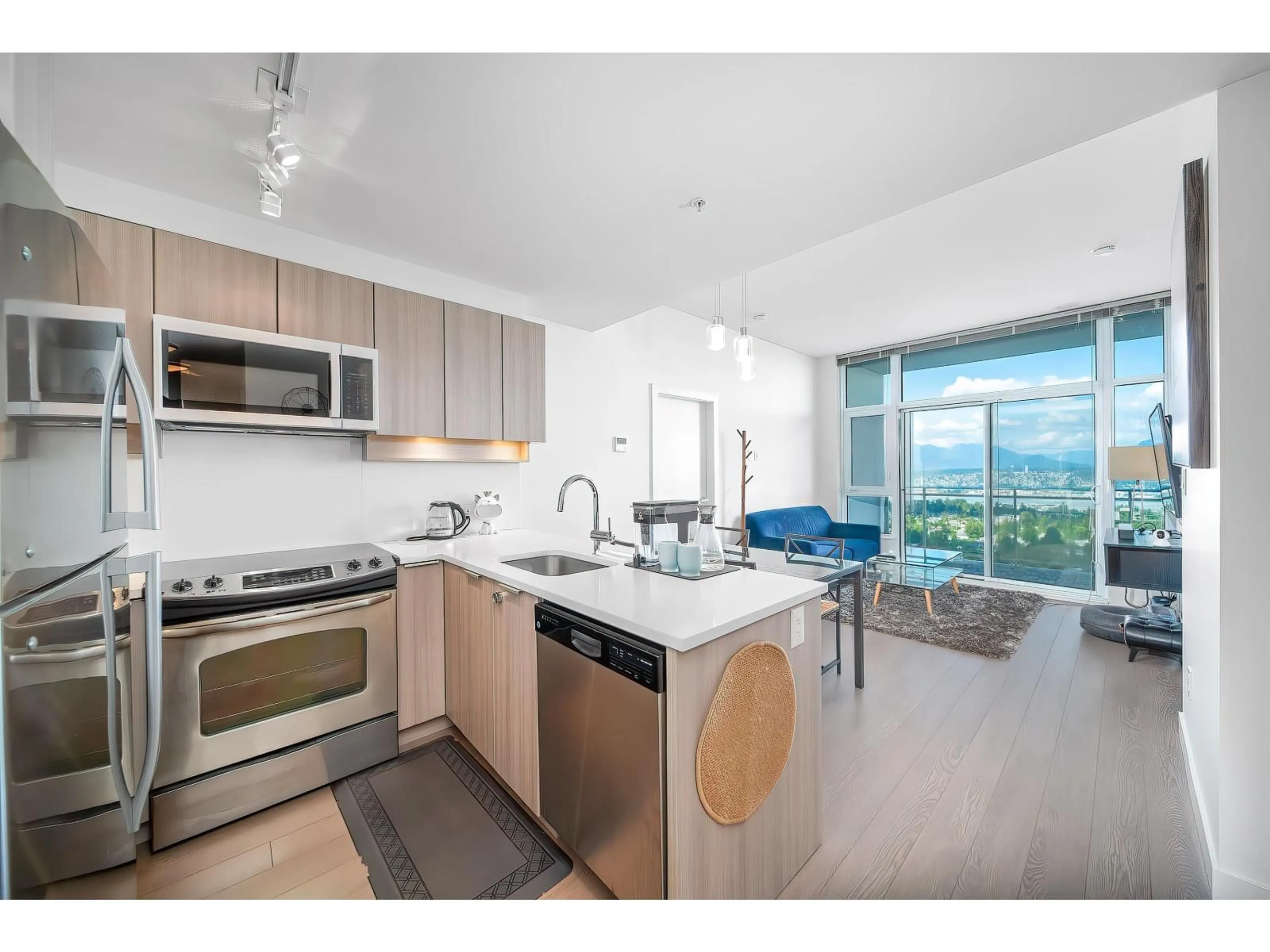 Standard kitchen, unknown for 3301 - 13308 CENTRAL, Surrey British Columbia V3T0M4