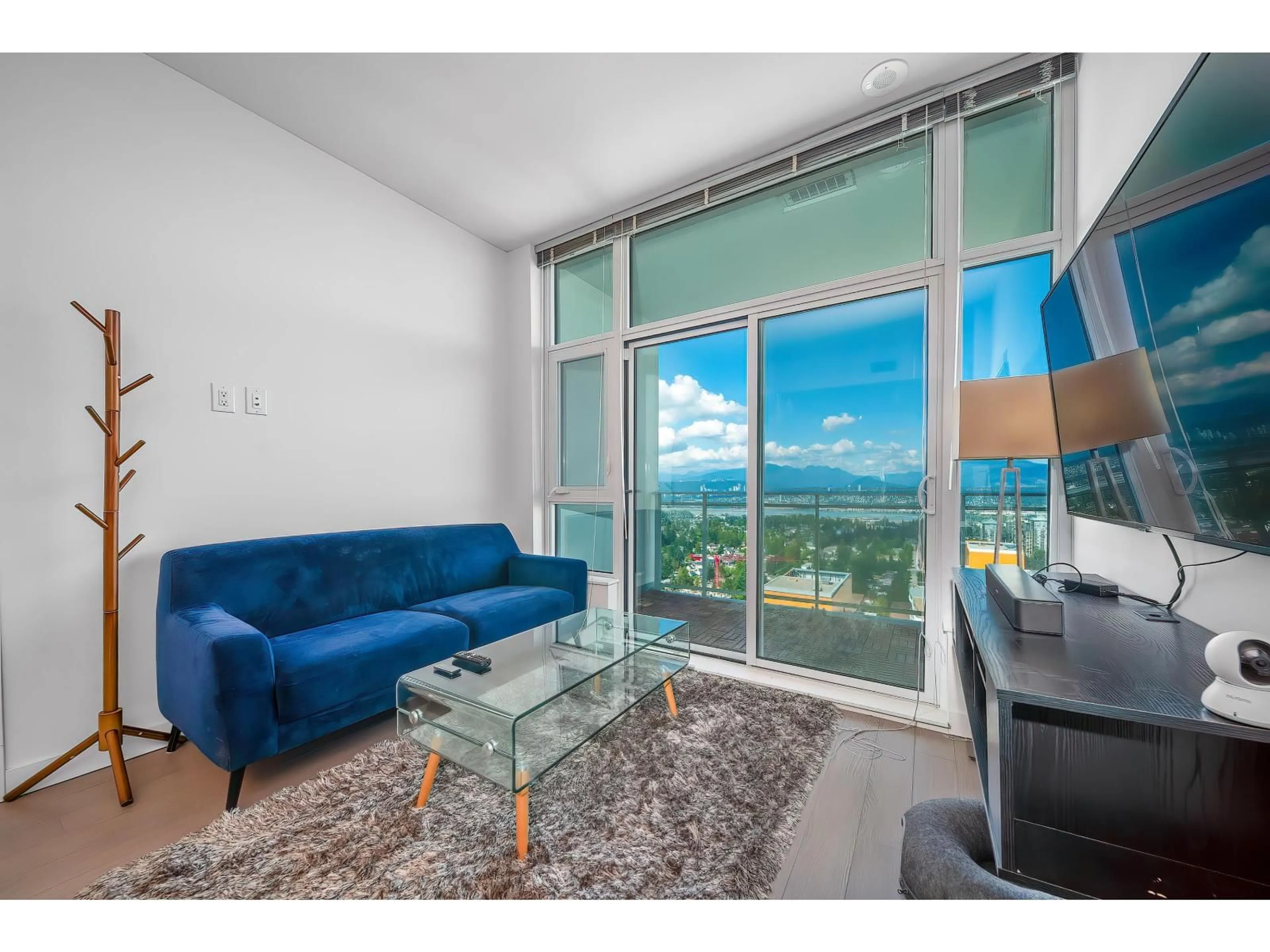 Living room with furniture, unknown for 3301 - 13308 CENTRAL, Surrey British Columbia V3T0M4